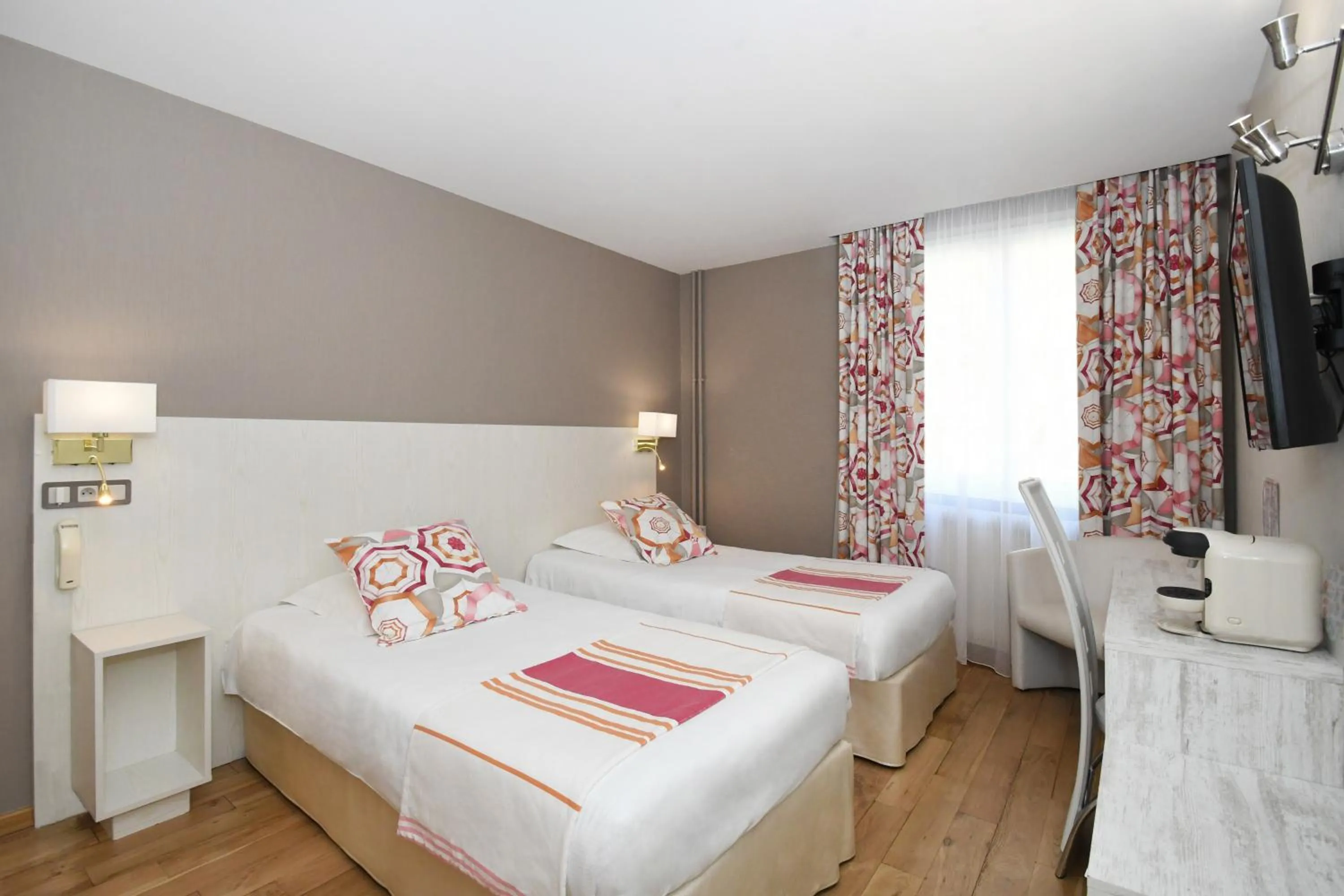 Photo of the whole room, Bed in Logis Hôtel du Centre - Halte idéale en cyclotourisme avec garage à vélos clos