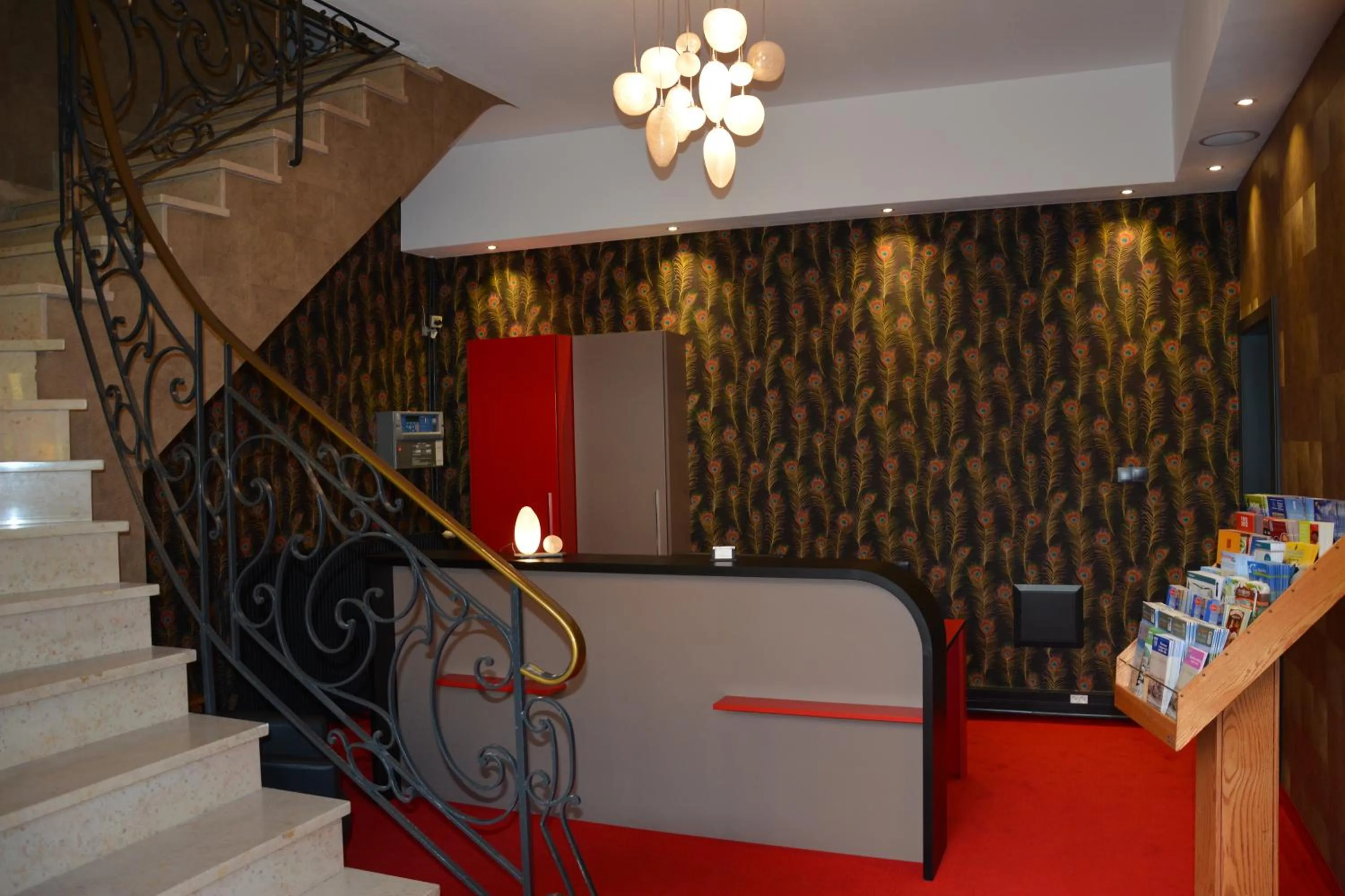 Facade/entrance in Logis Hôtel du Centre - Halte idéale en cyclotourisme avec garage à vélos clos