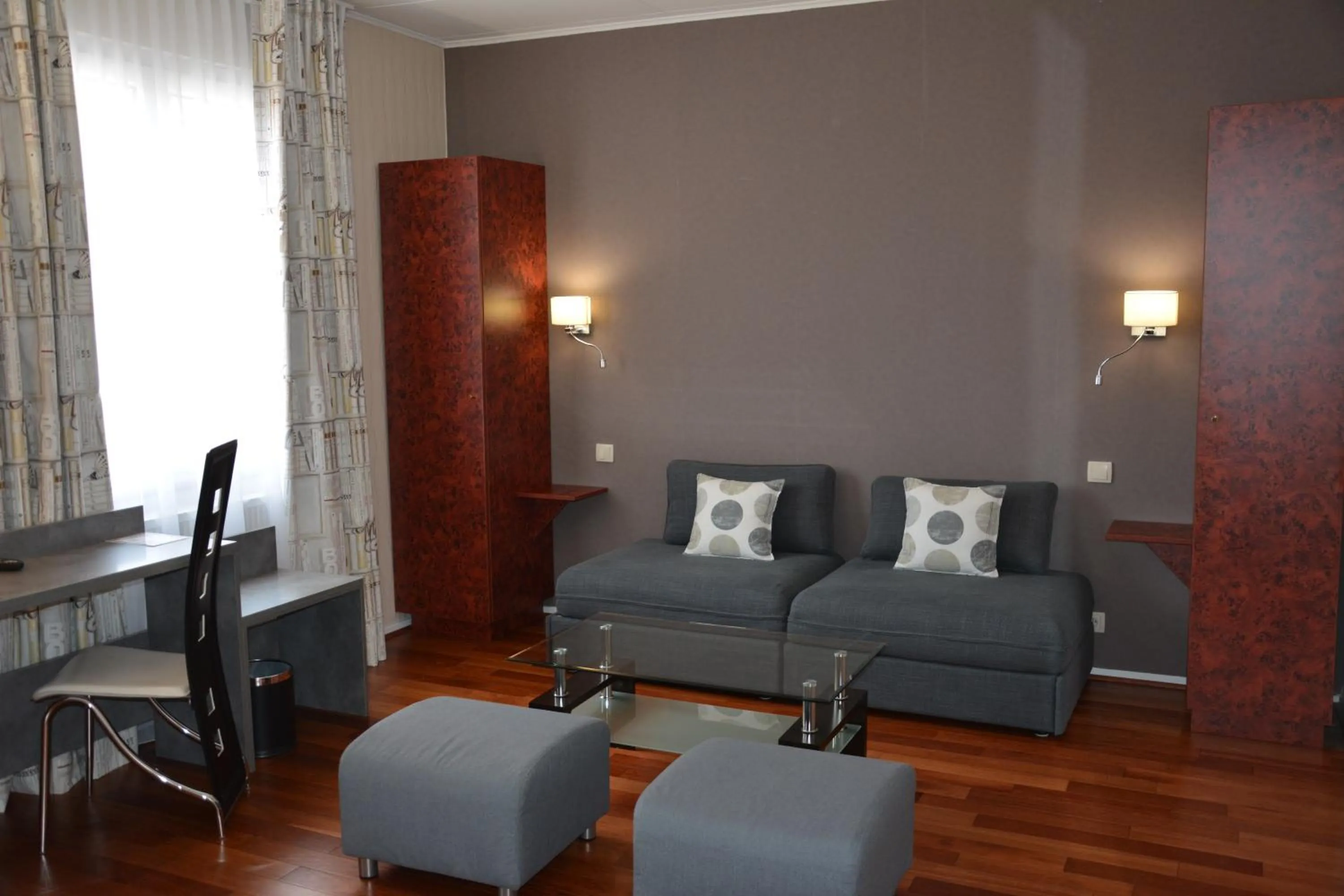 Seating area in Logis Hôtel du Centre - Halte idéale en cyclotourisme avec garage à vélos clos