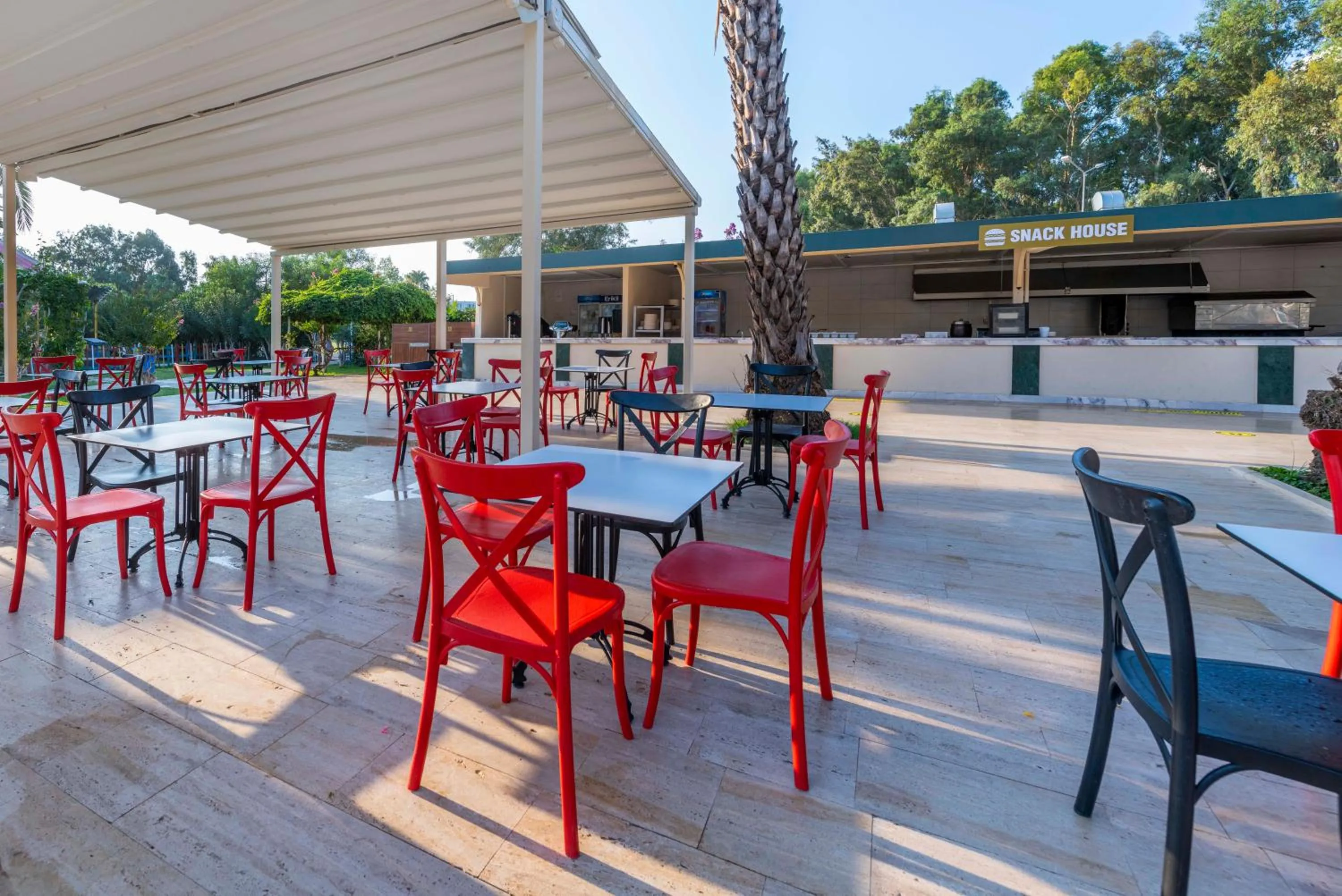 Restaurant/Places to Eat in Armas Hotel Saray Regency