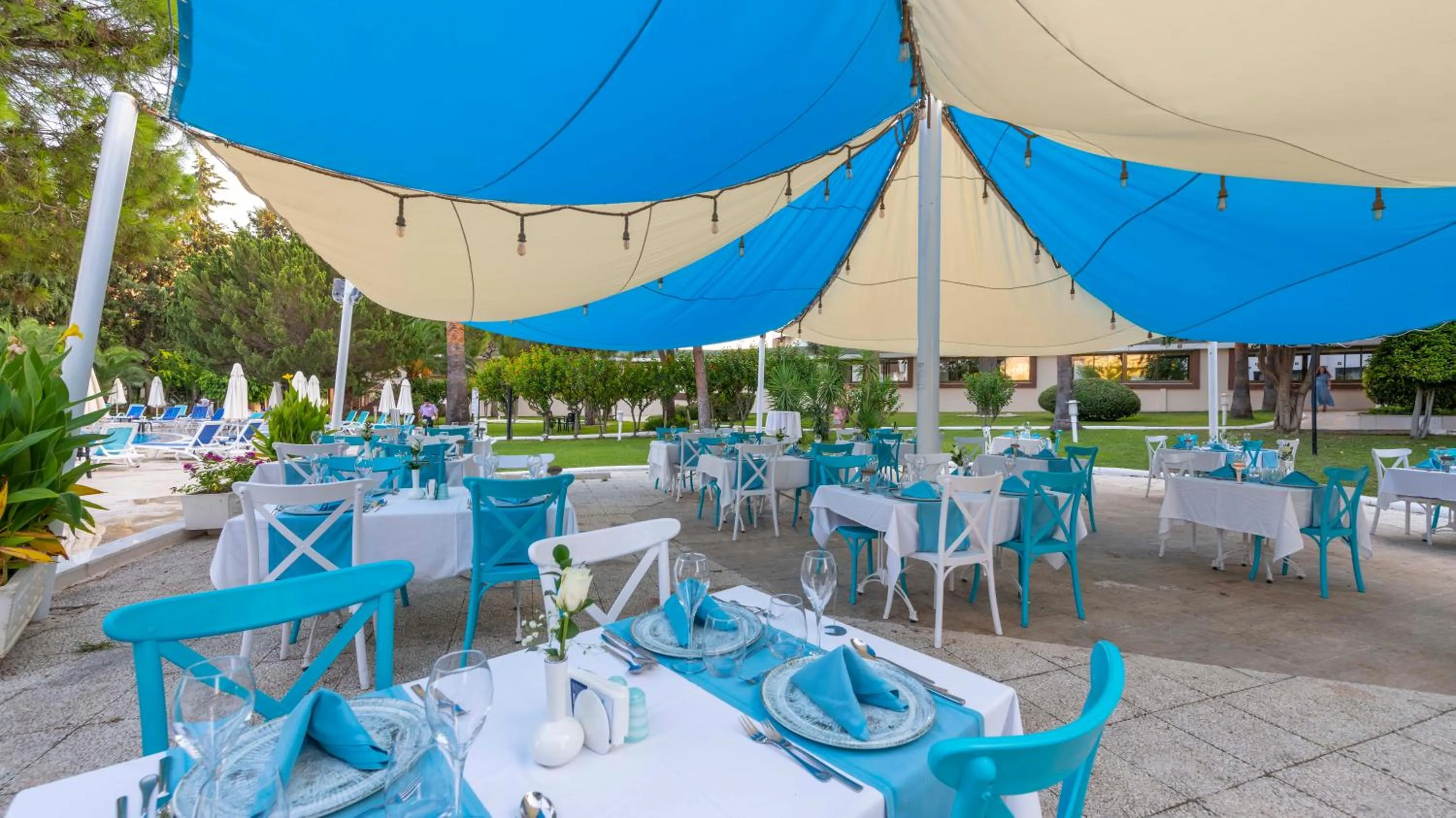 Restaurant/Places to Eat in Armas Hotel Saray Regency