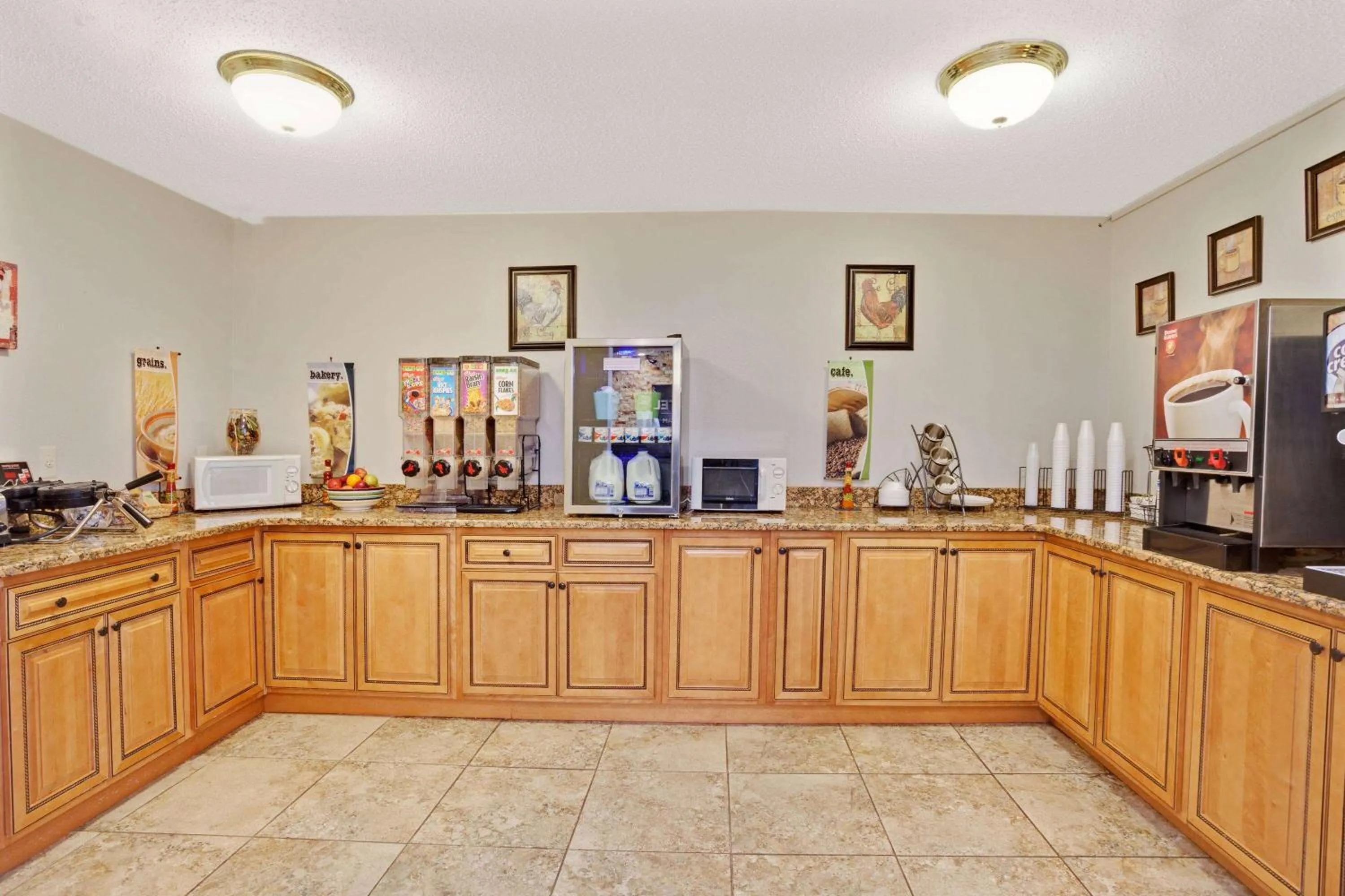 Breakfast in Microtel Inn & Suites by Wyndham Detroit Roseville