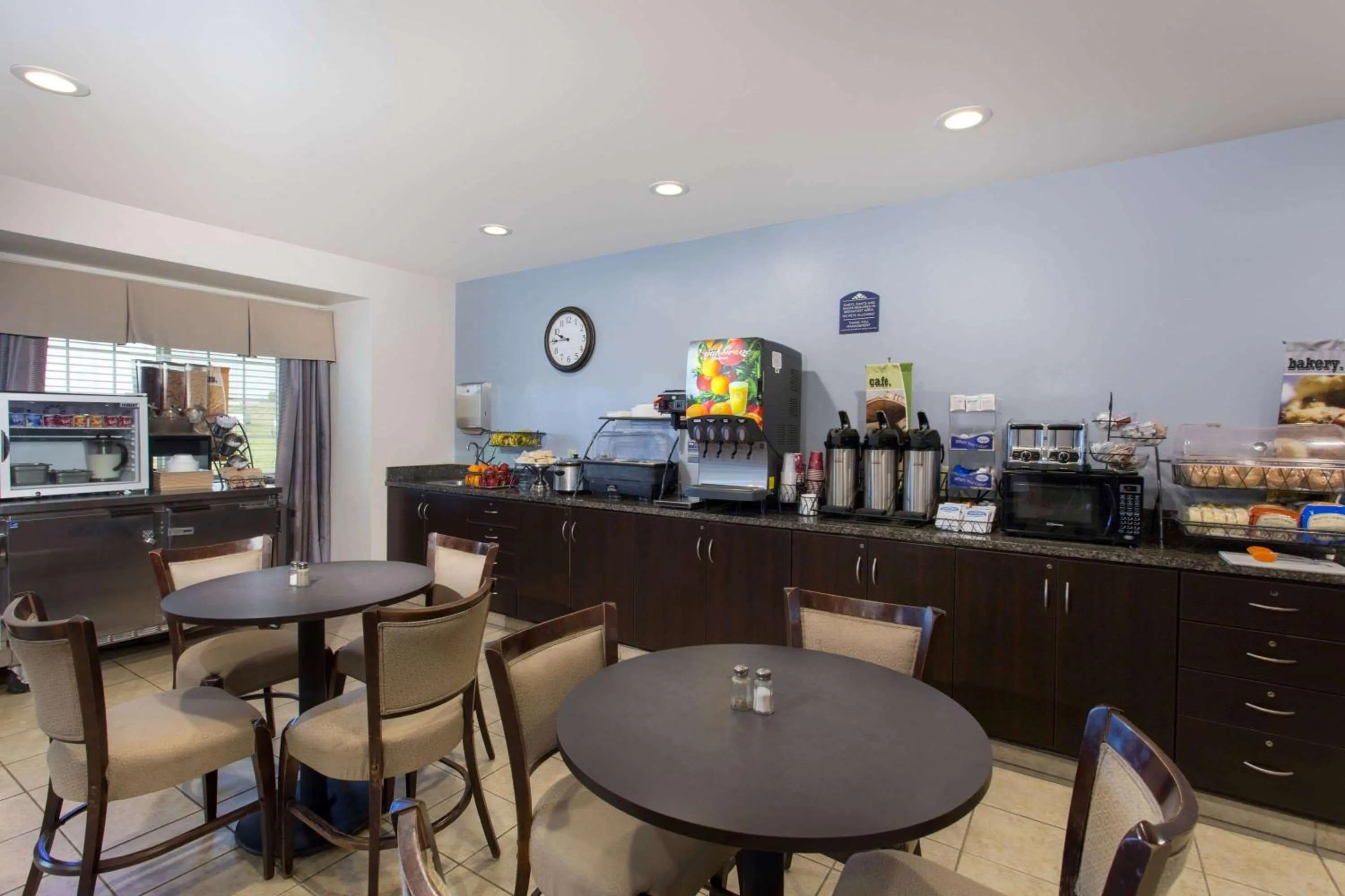 Restaurant/places to eat in Microtel Inn & Suites by Wyndham Klamath Falls