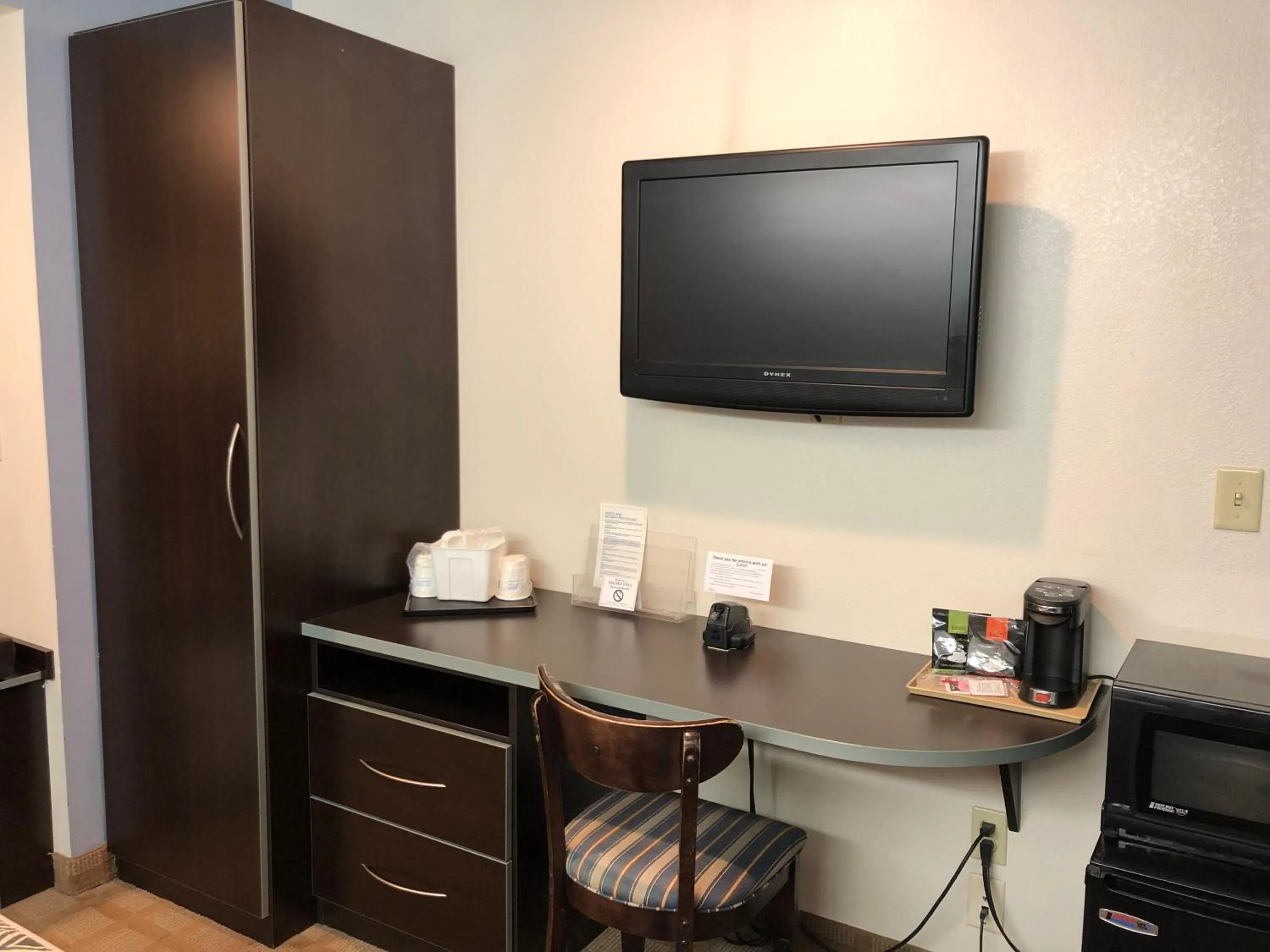 TV and multimedia in Microtel Inn & Suites by Wyndham Klamath Falls