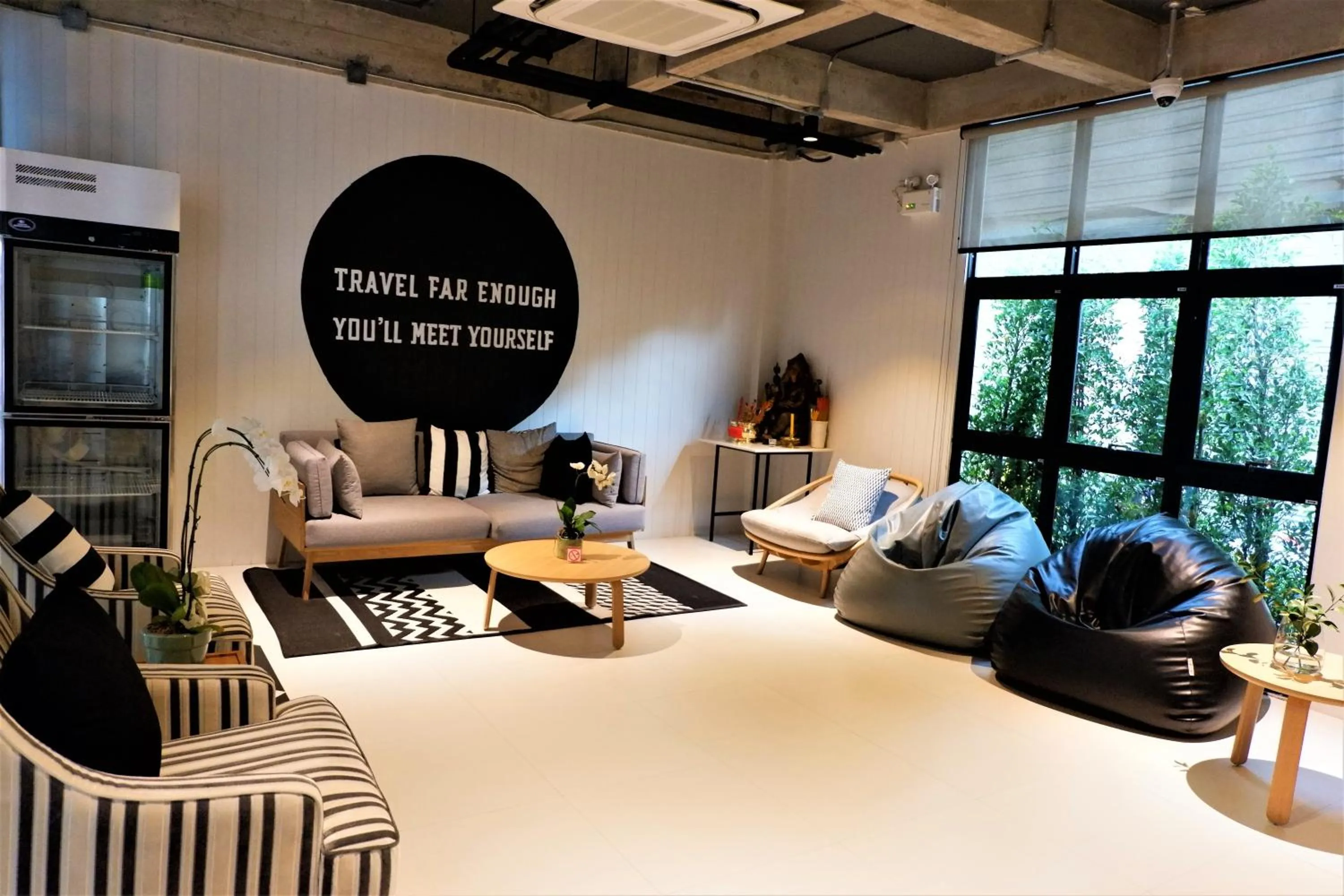 Communal lounge/ TV room, Bed in Bedspread Hostel