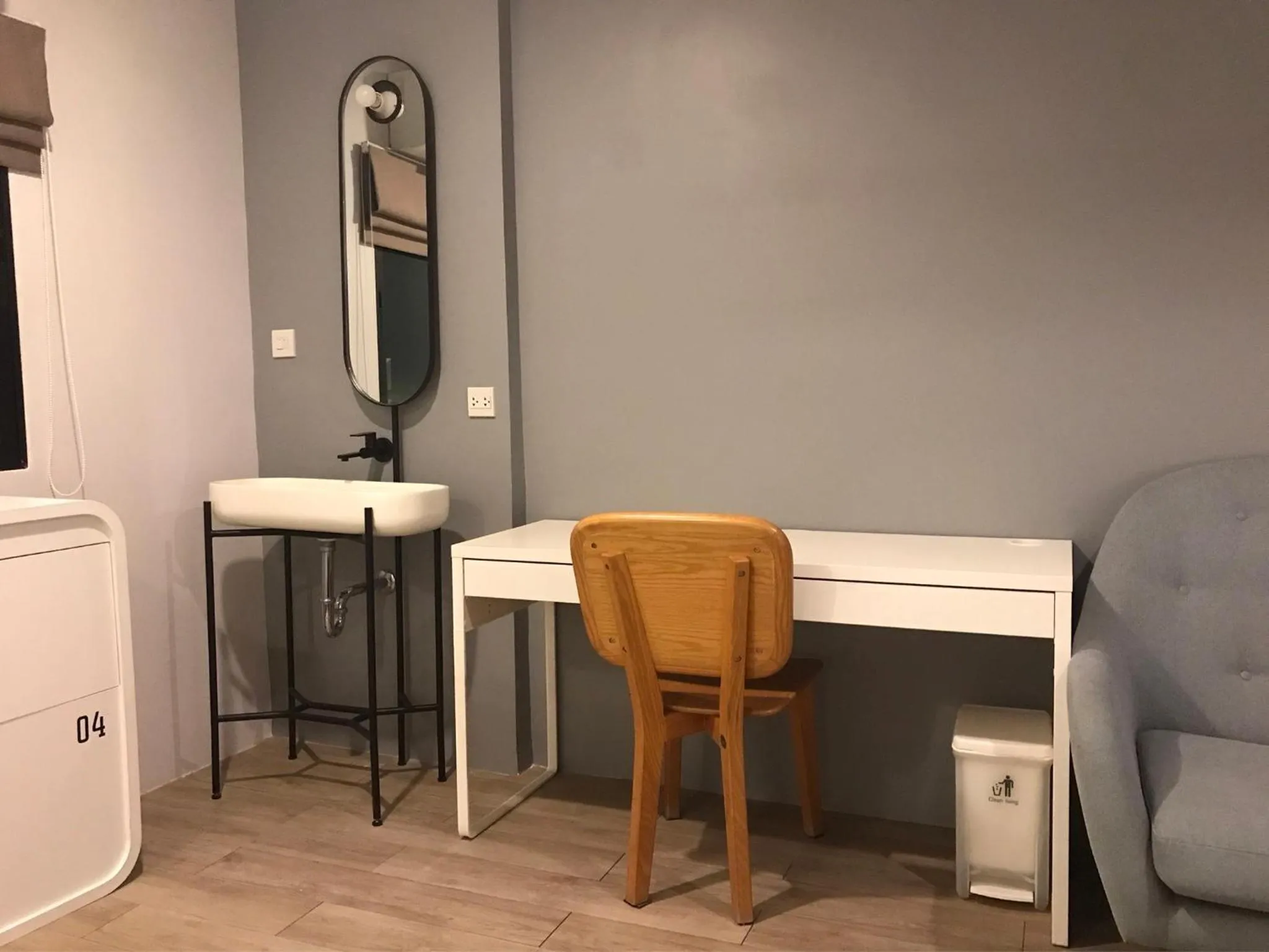 hair dresser in Bedspread Hostel