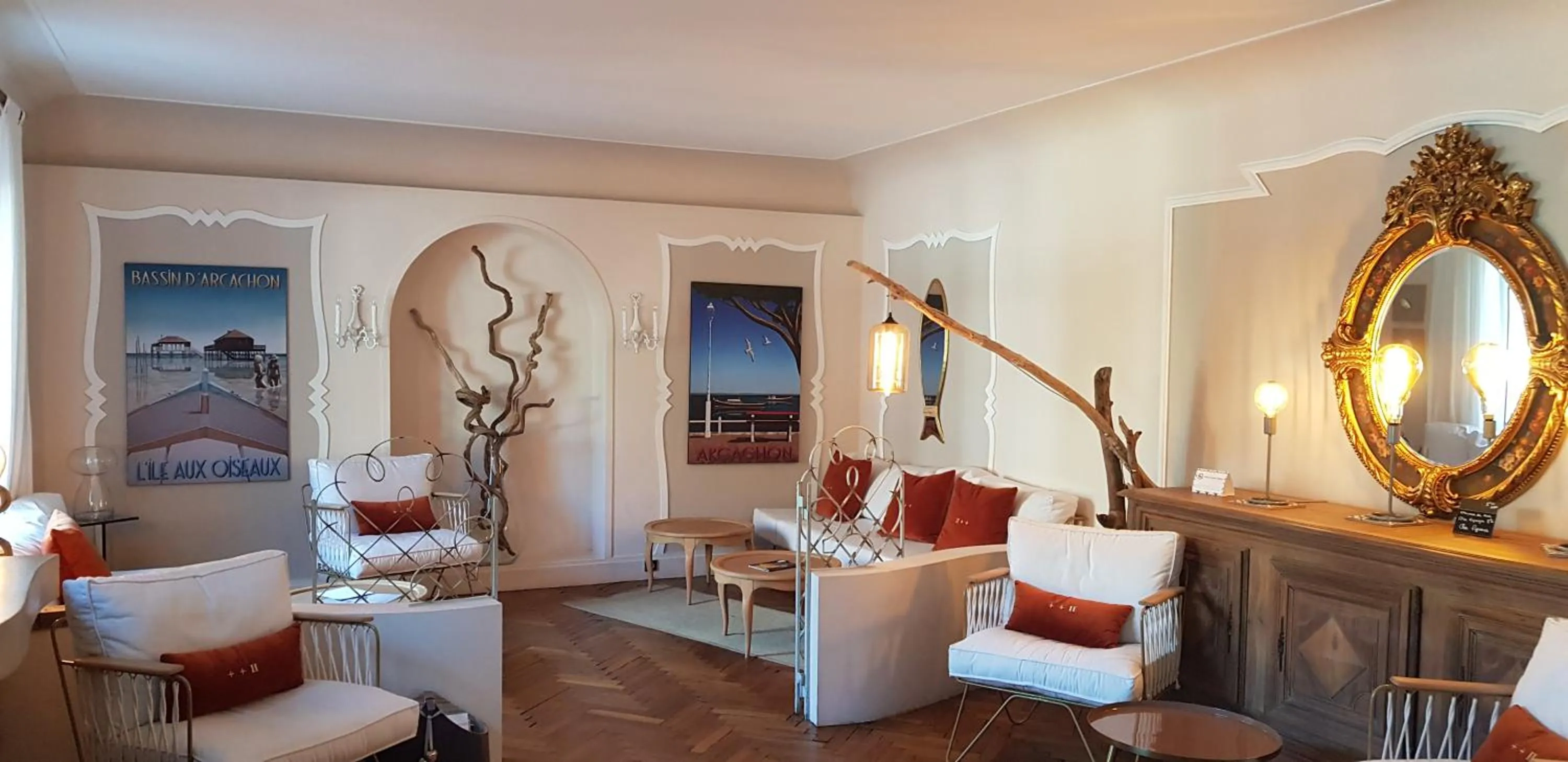 Lounge or bar in Grand Hôtel Richelieu