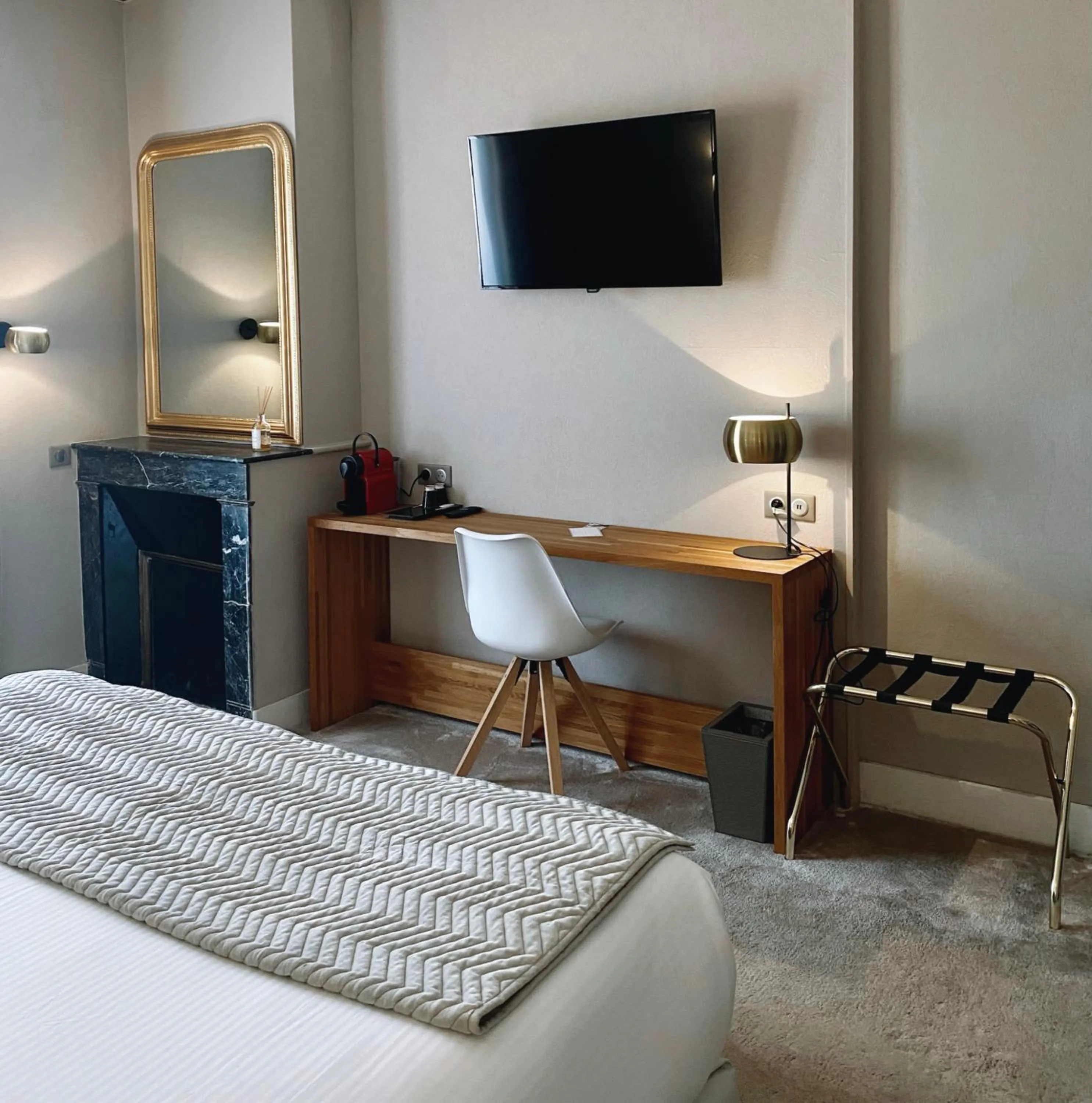 Bedroom, Bed in Grand Hôtel Richelieu