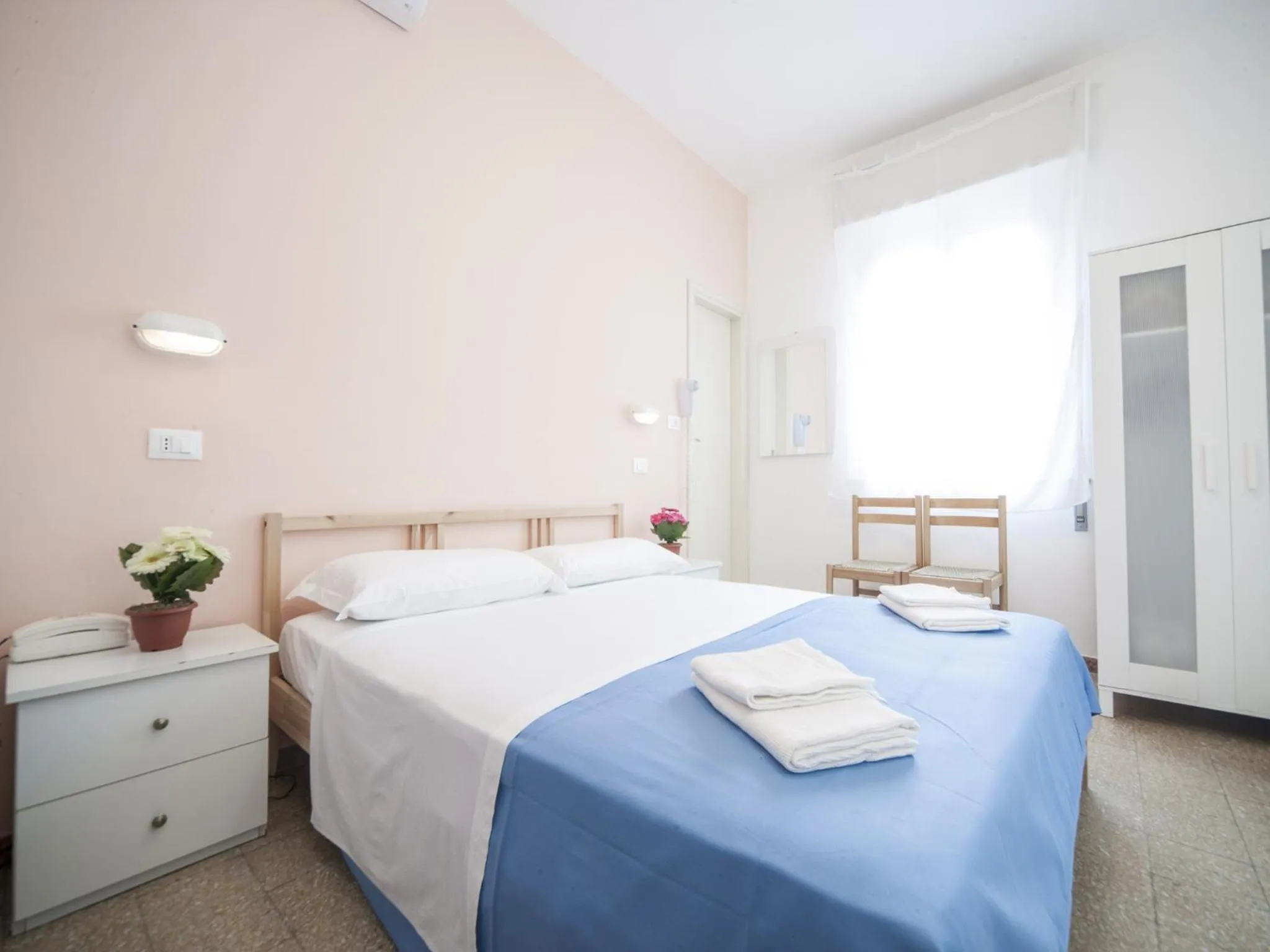 Photo of the whole room, Bed in Hotel Colombo