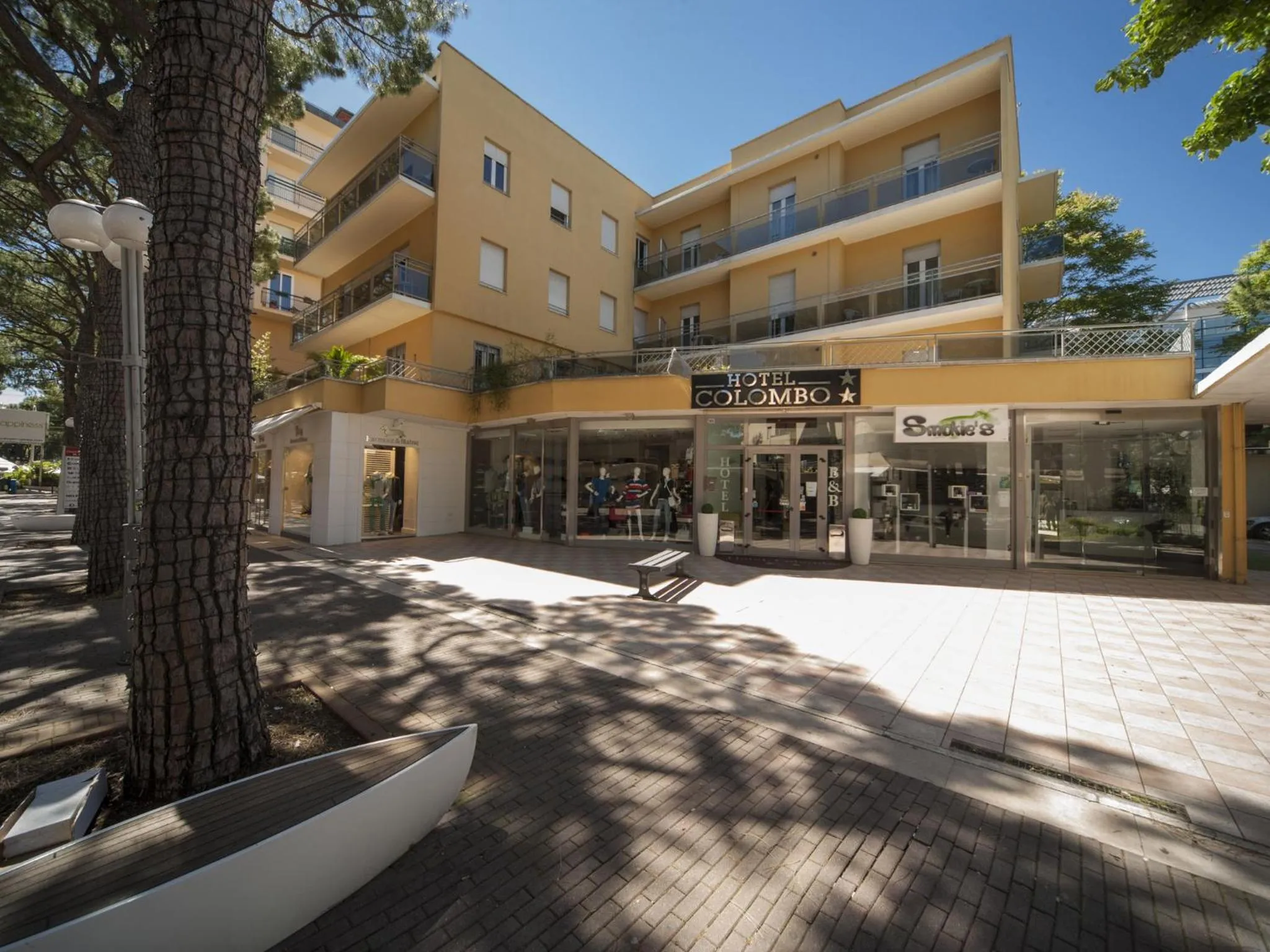 Facade/entrance in Hotel Colombo