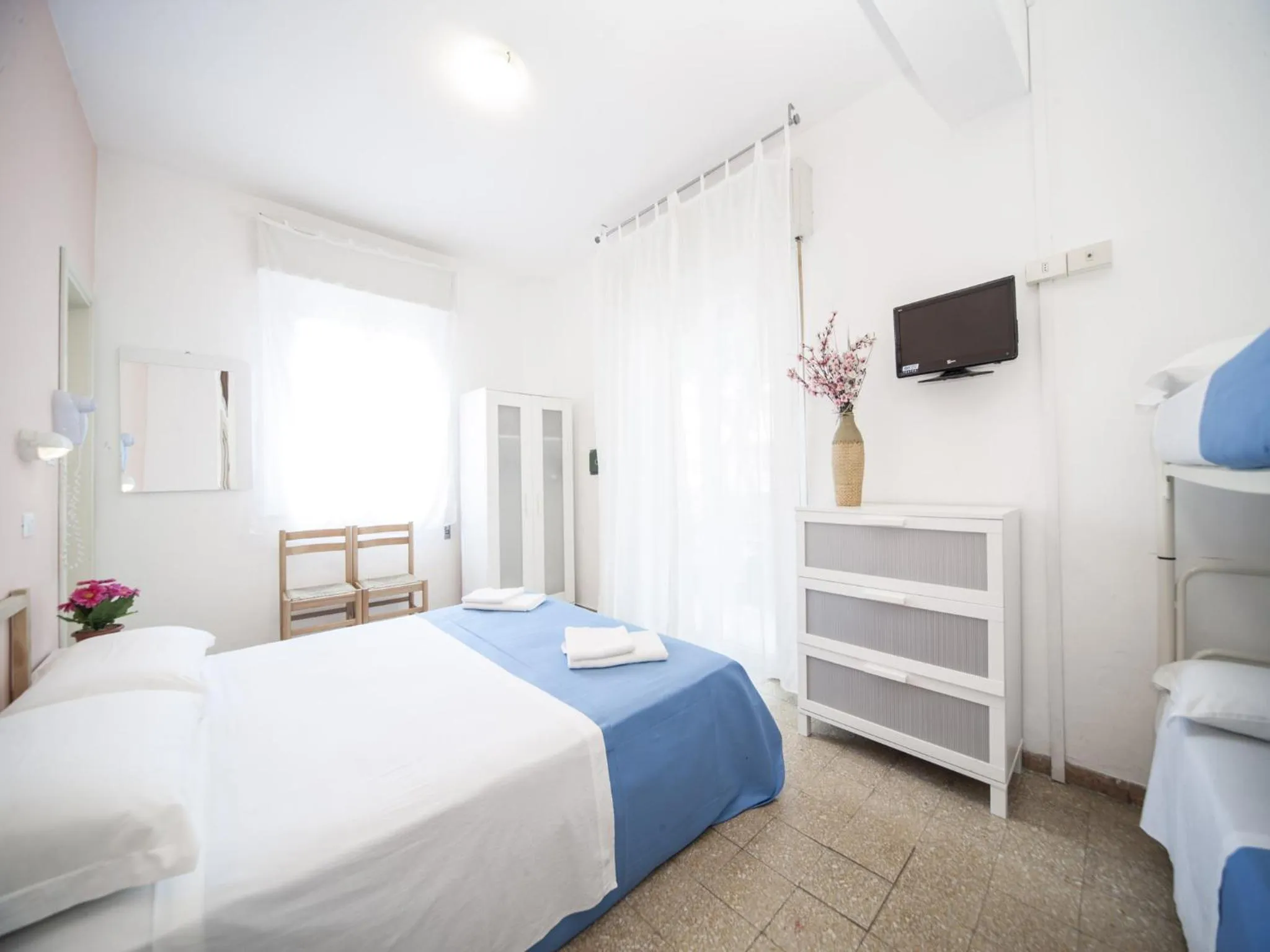 Photo of the whole room, Bed in Hotel Colombo