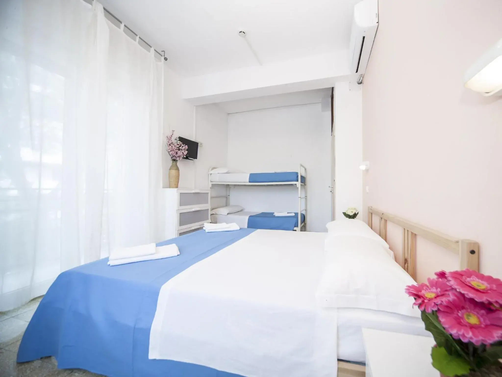 Photo of the whole room, Bed in Hotel Colombo Photo of the whole room, Bed in Hotel Colombo