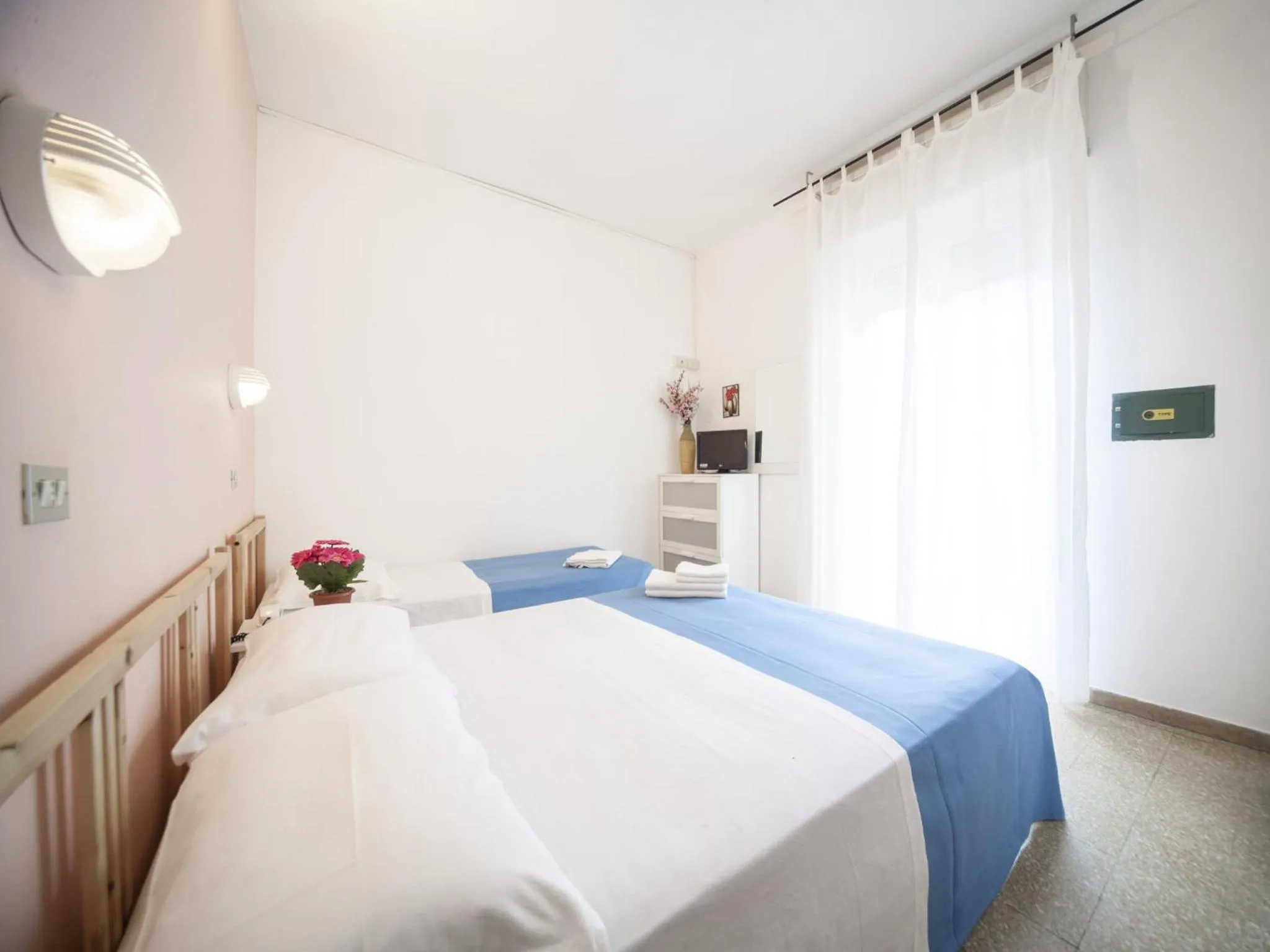 Photo of the whole room, Bed in Hotel Colombo