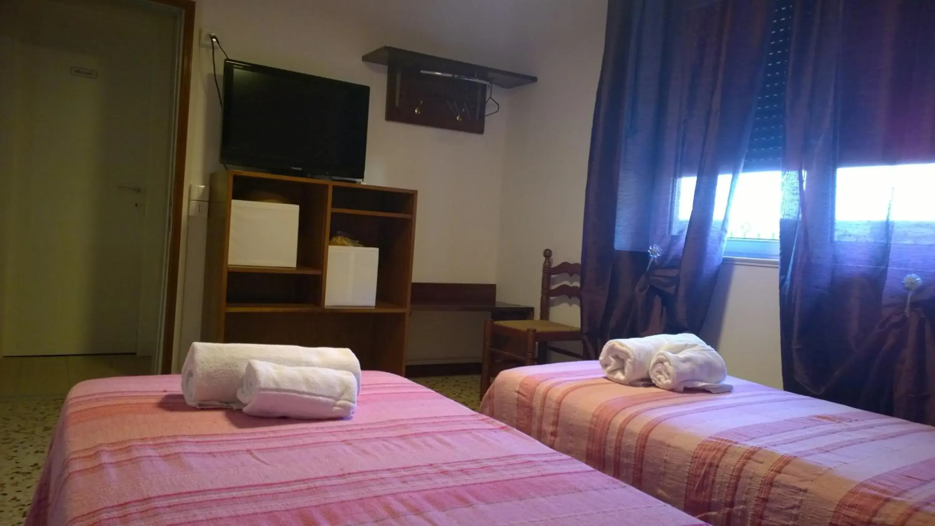 Quadruple Room with Private Bathroom in Hotel Cubamia Quadruple Room with Private Bathroom in Hotel Cubamia