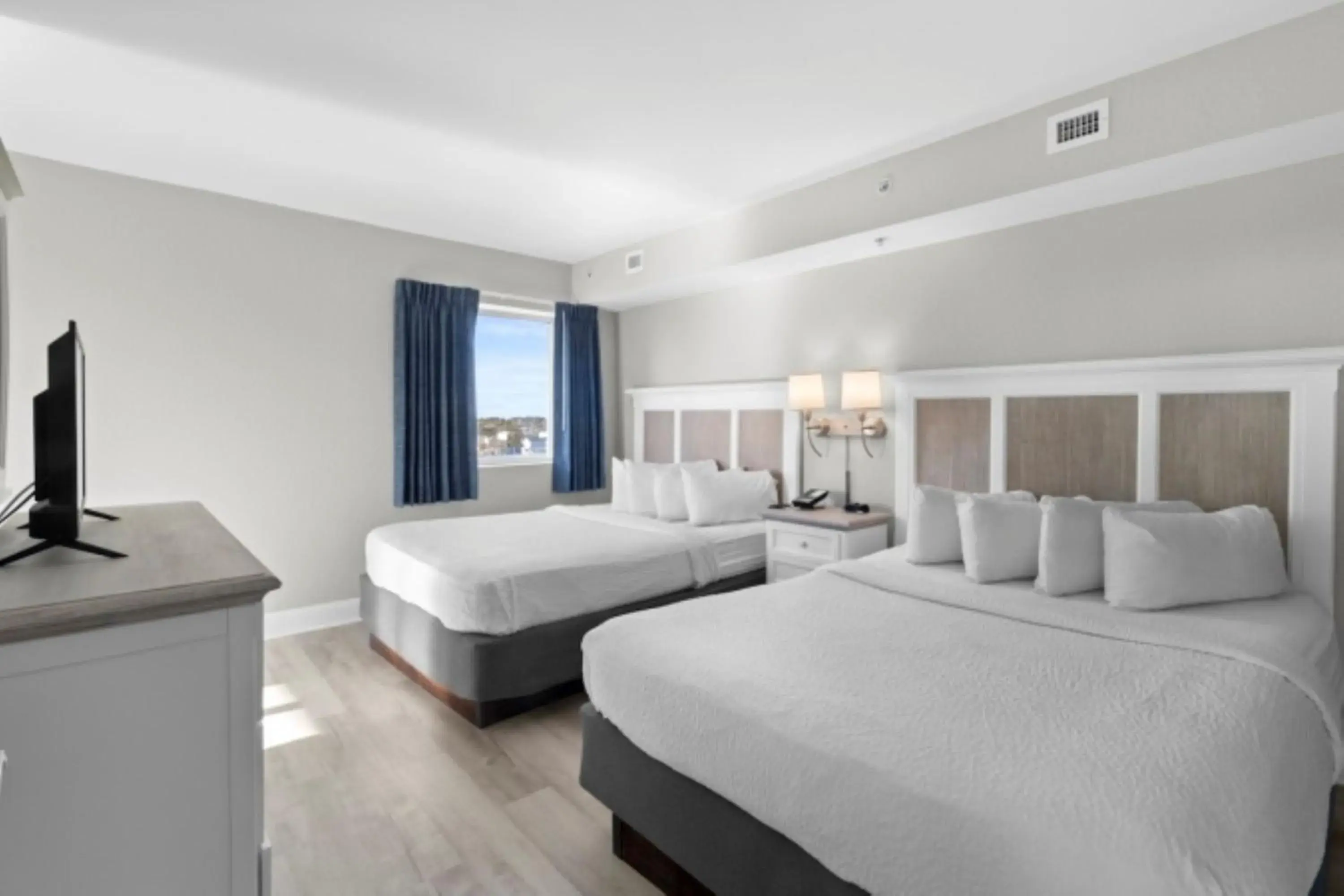 Deluxe Queen Room in Bay View Resort Myrtle Beach Deluxe Queen Room in Bay View Resort Myrtle Beach