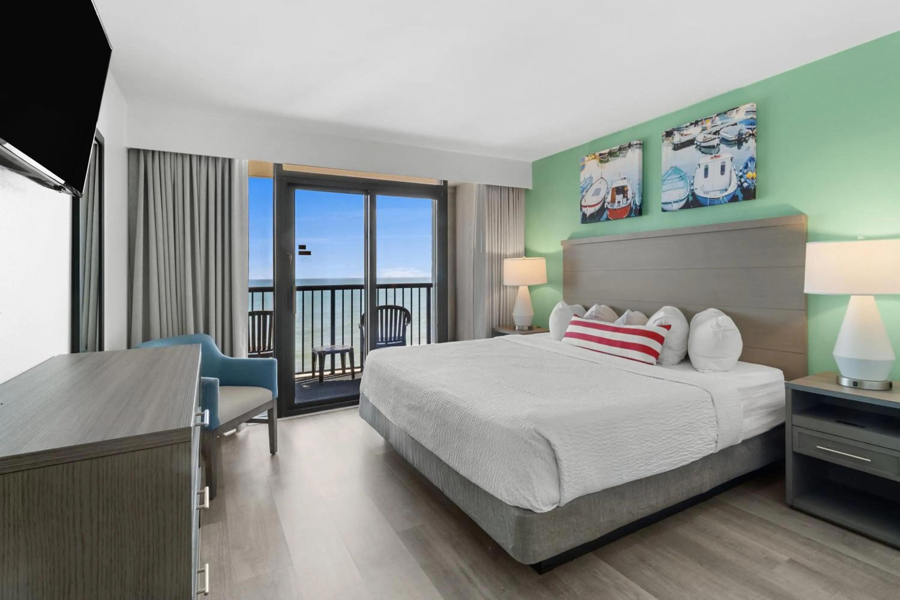 Bedroom, Bed in Compass Cove