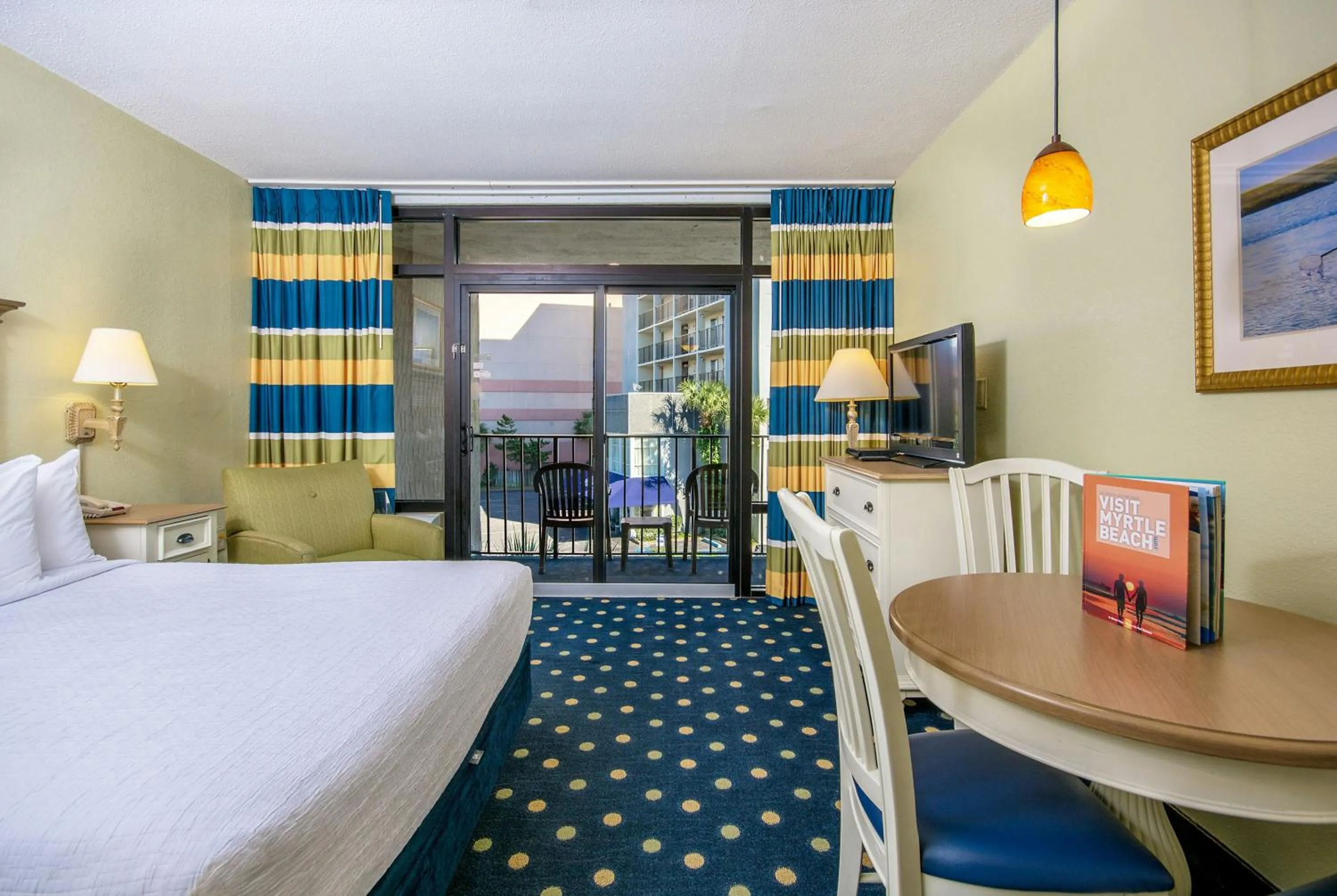 Seating area, Bed in Compass Cove