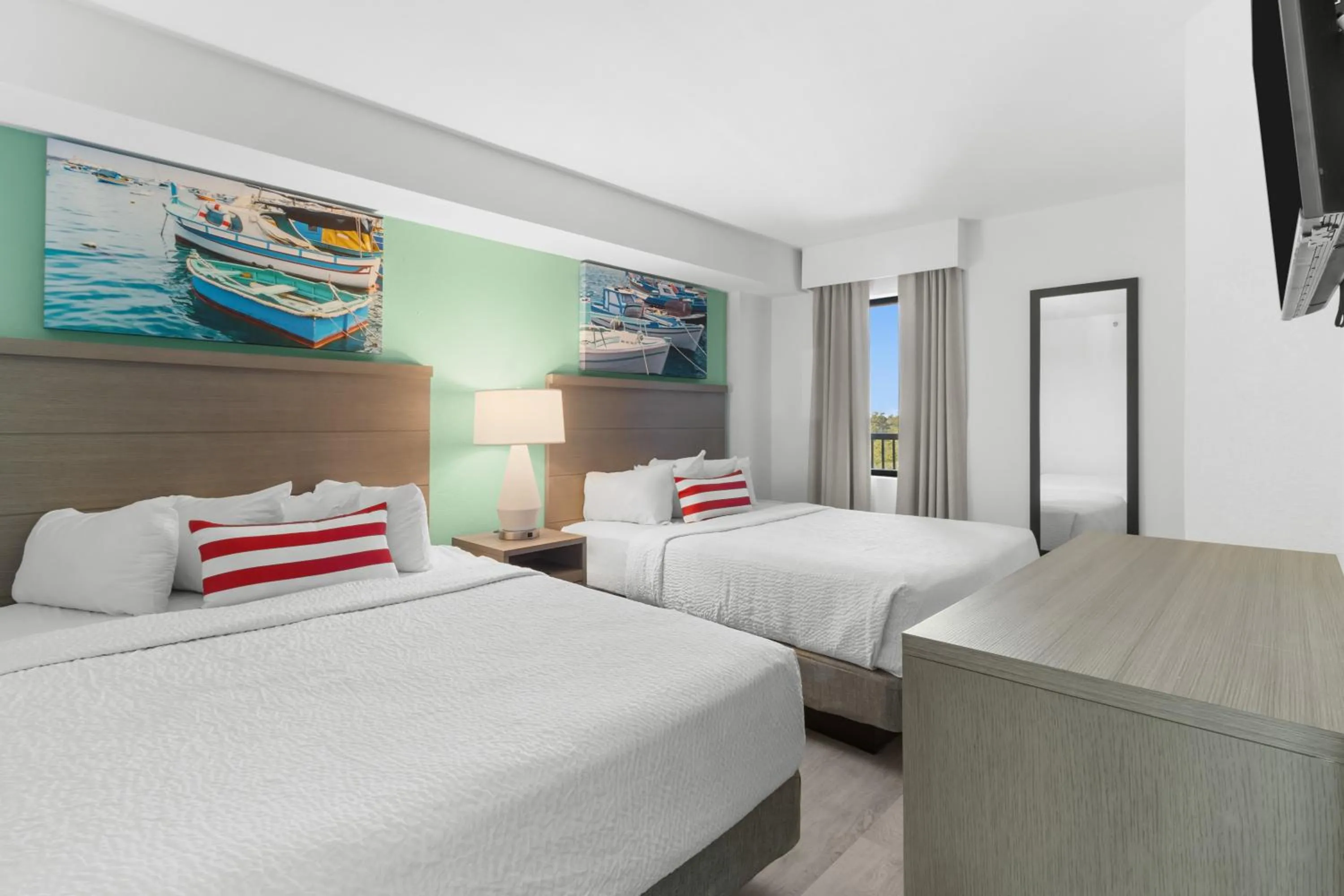 Bedroom, Bed in Compass Cove