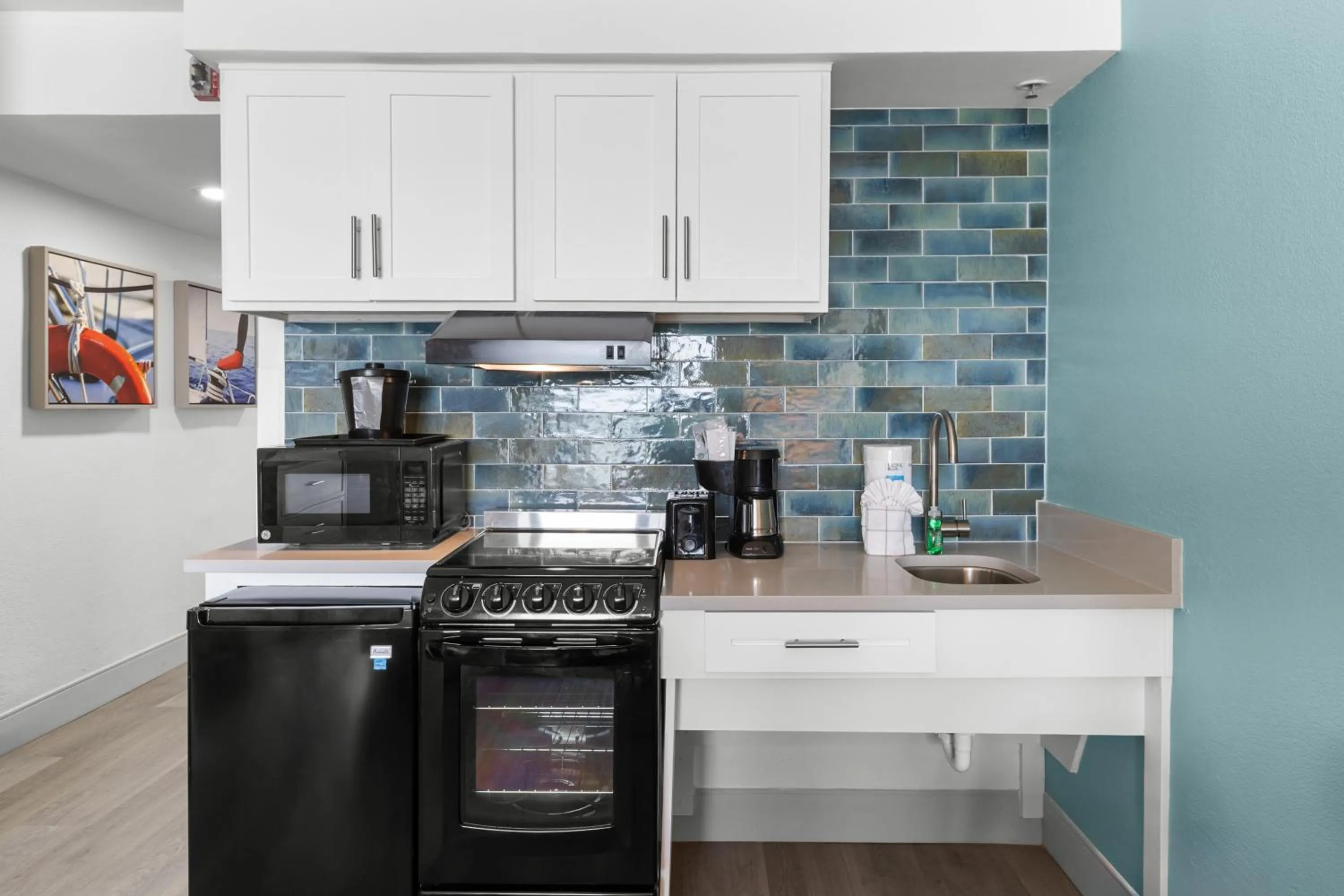 Kitchen or kitchenette in Compass Cove