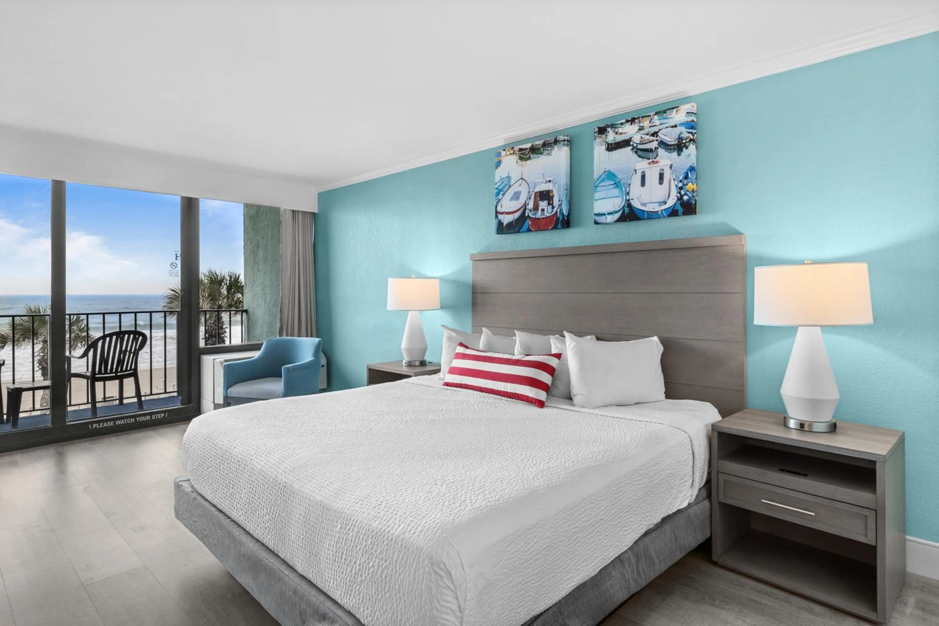 Bedroom, Bed in Compass Cove