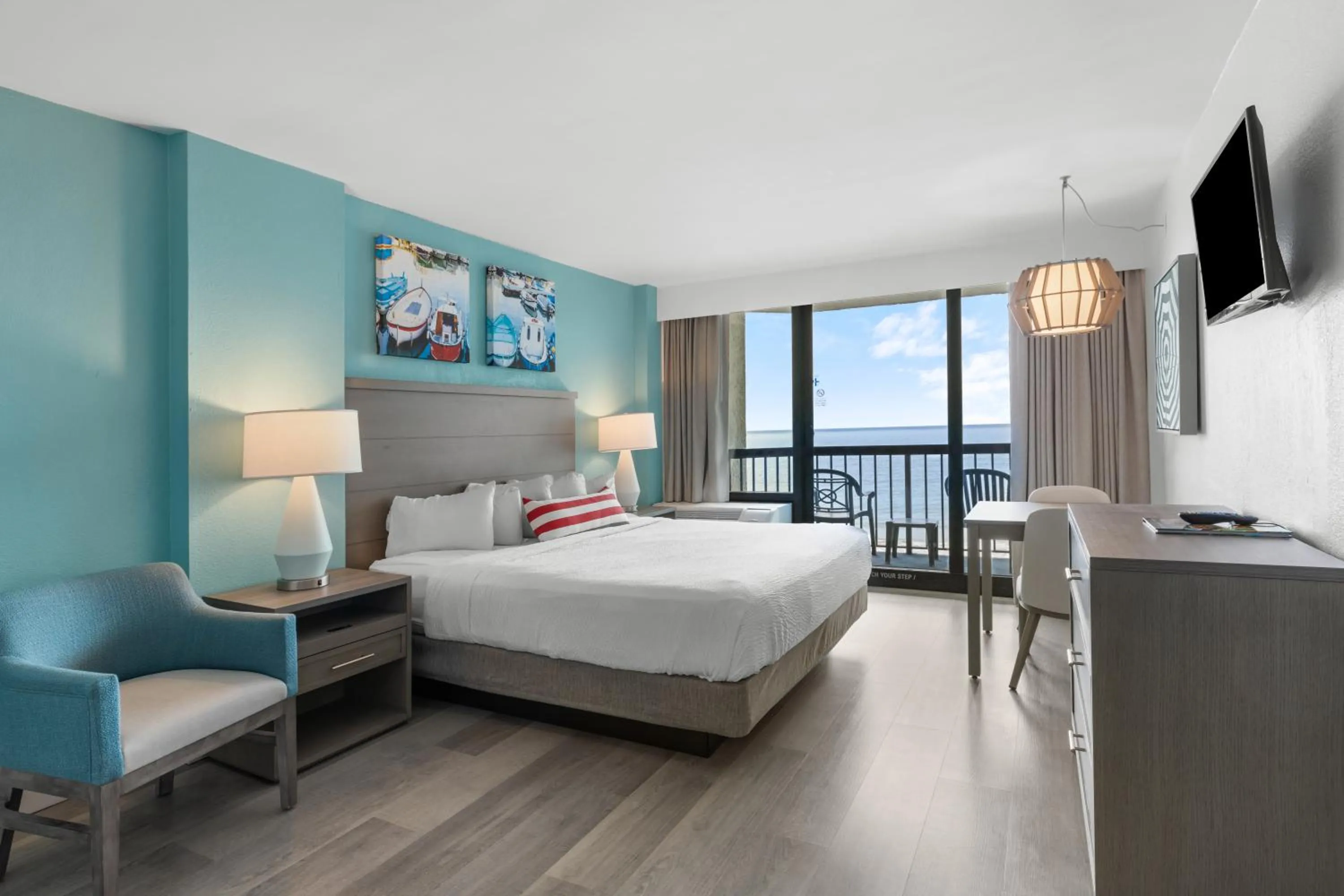 Bedroom, Bed in Compass Cove