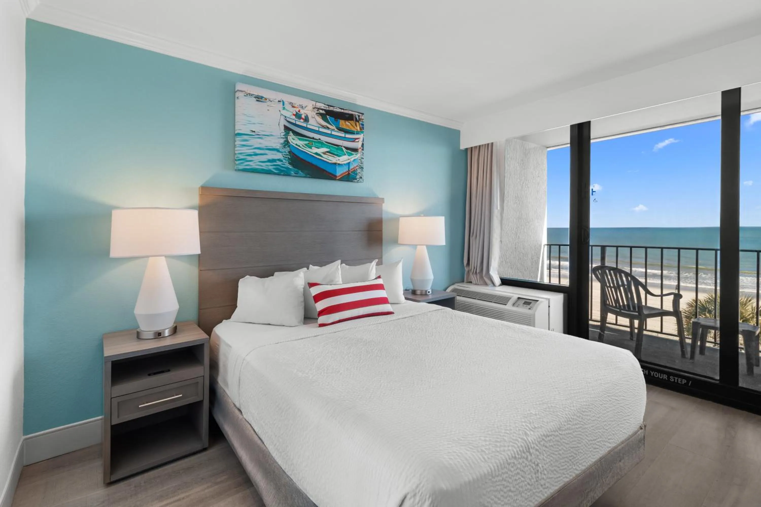 Bedroom, Bed in Compass Cove