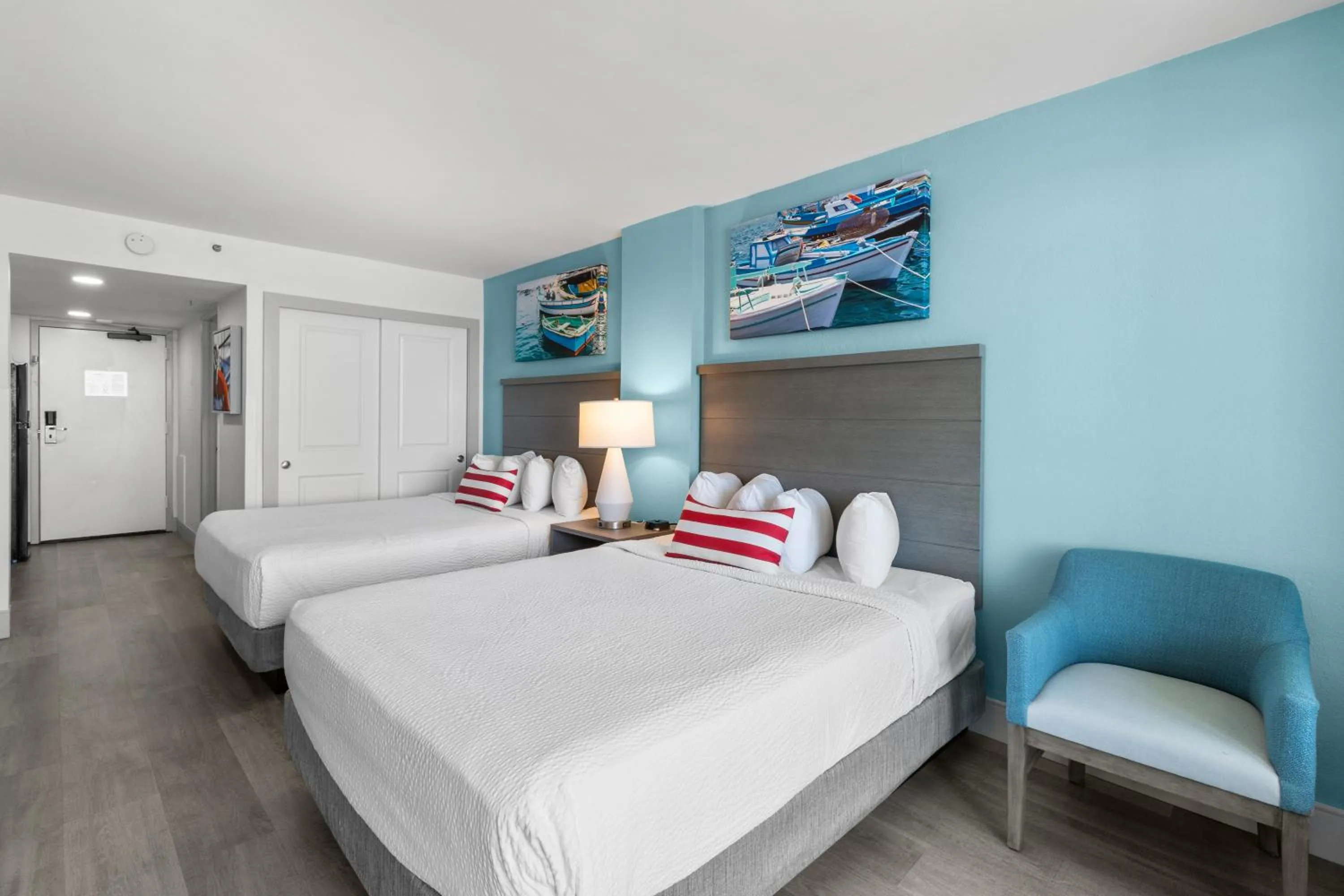 Bedroom, Bed in Compass Cove