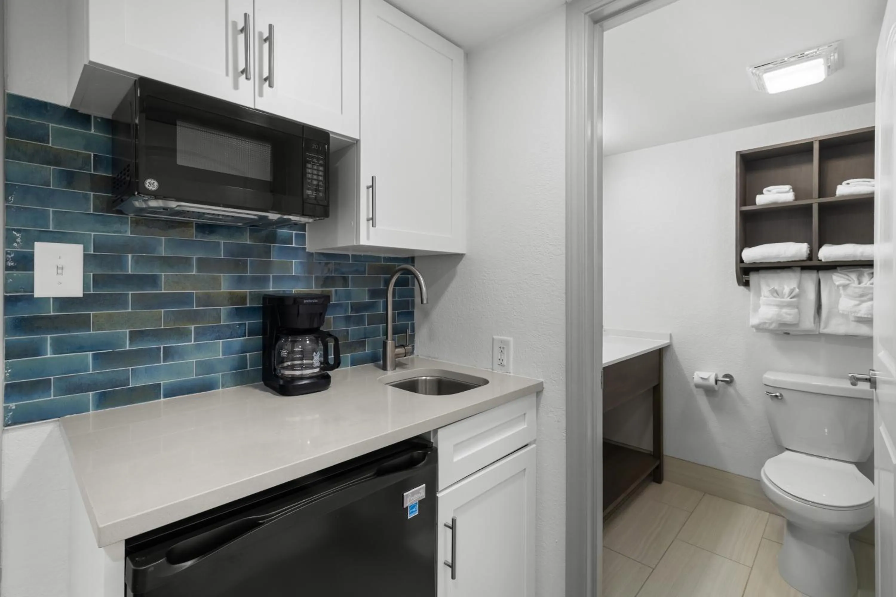 Kitchen or kitchenette in Compass Cove