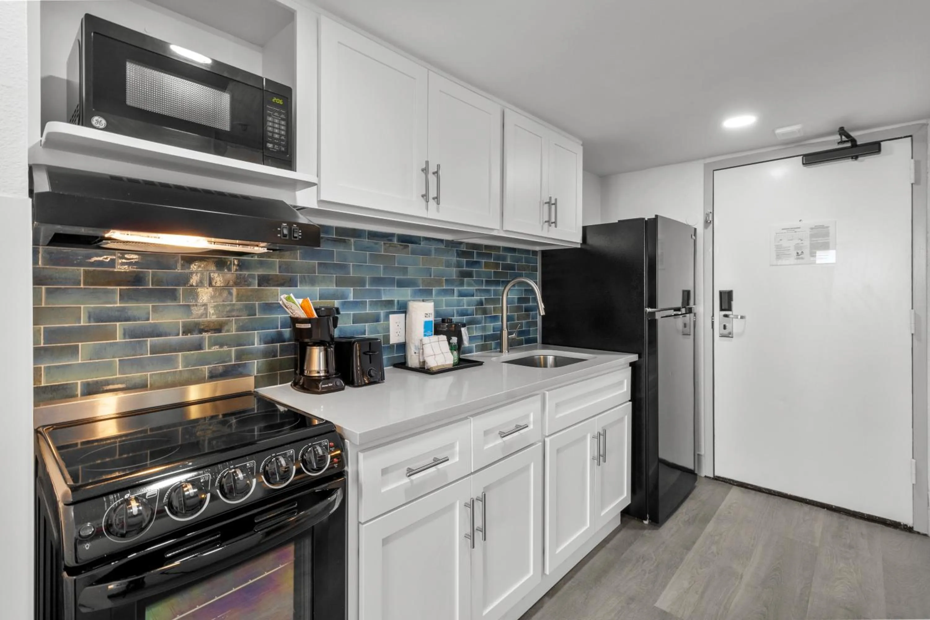 Kitchen or kitchenette in Compass Cove