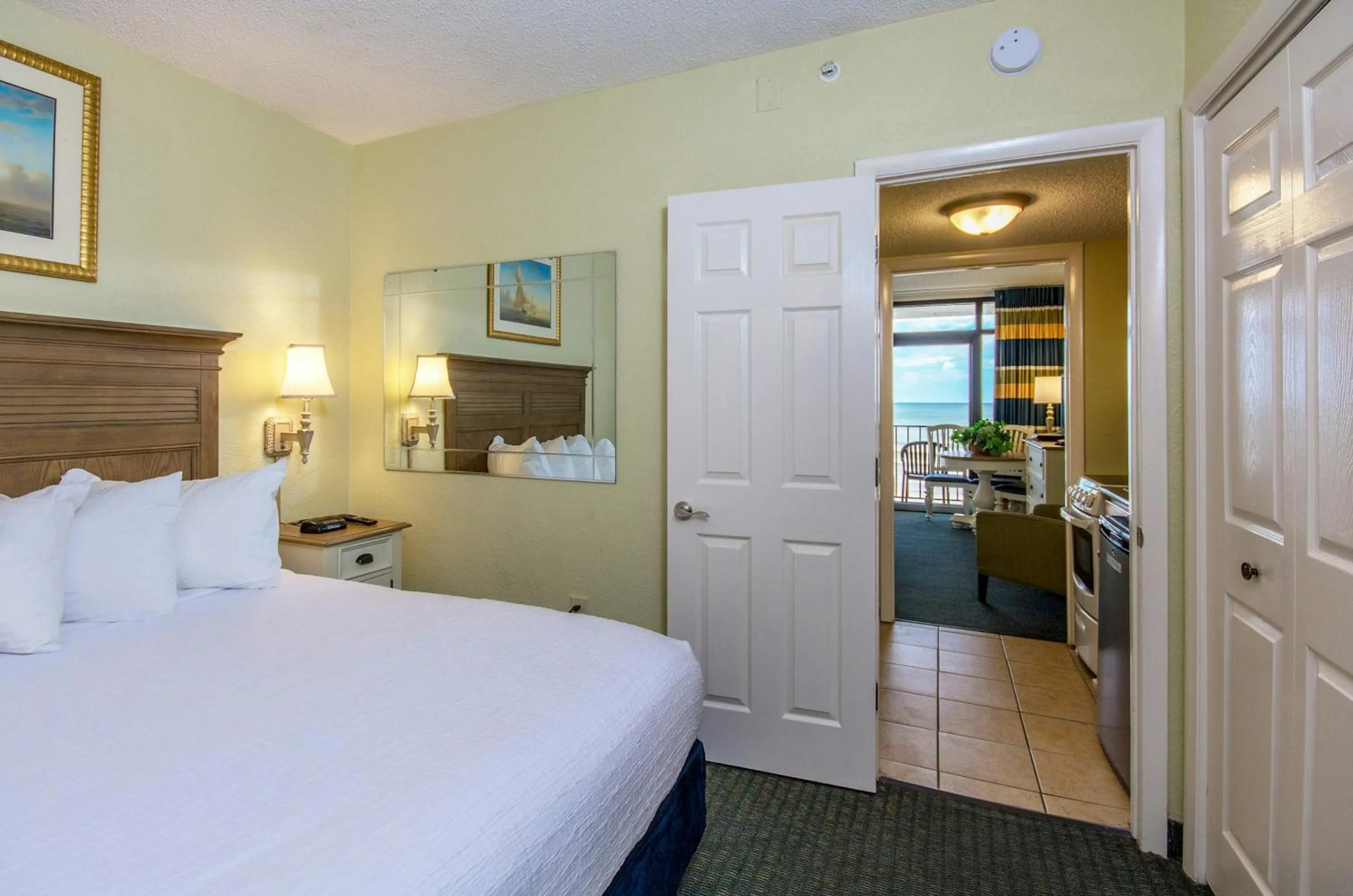 Bedroom, Bed in Compass Cove
