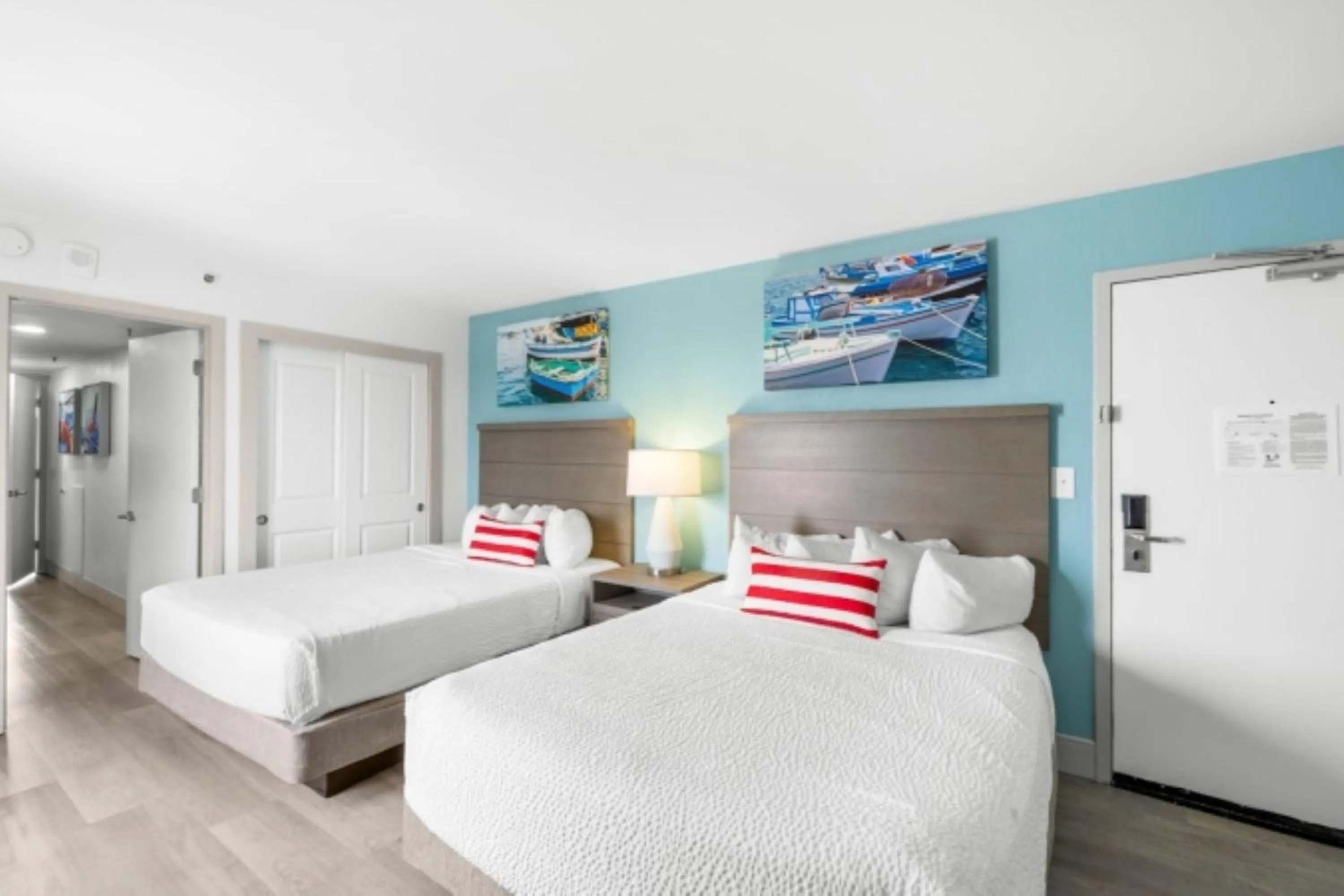Bedroom, Bed in Compass Cove