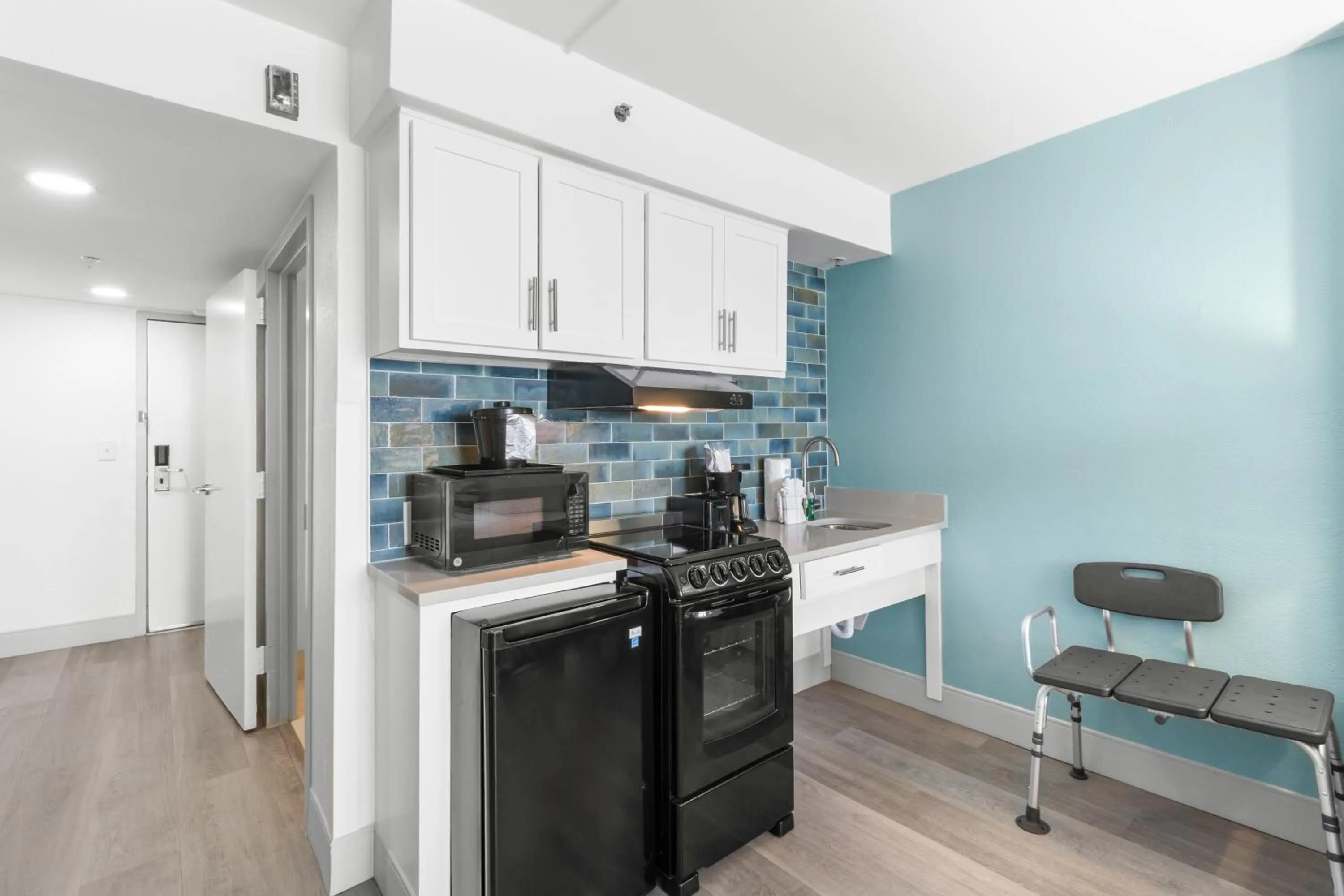 Kitchen or kitchenette in Compass Cove