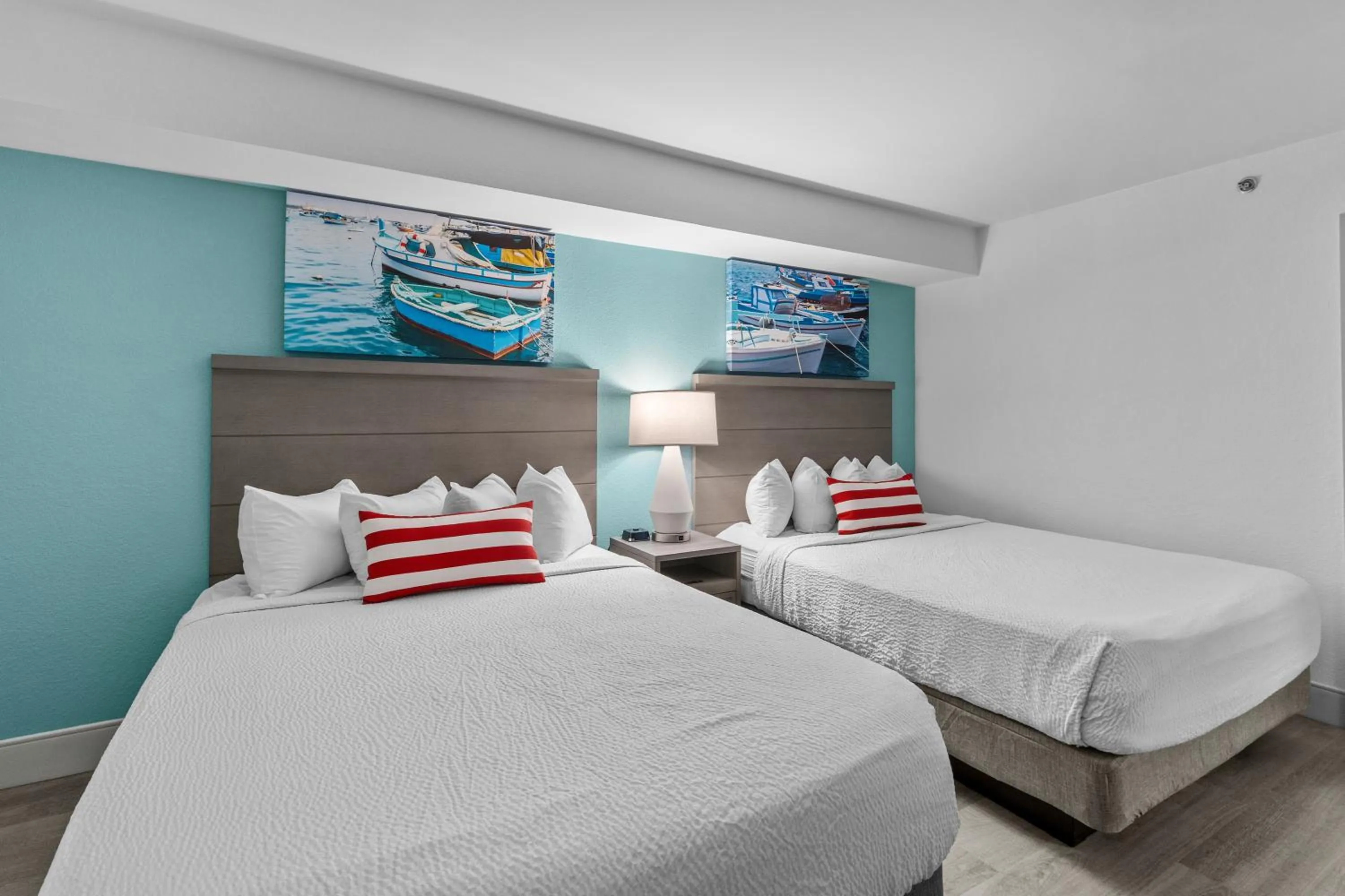 Bedroom, Bed in Compass Cove