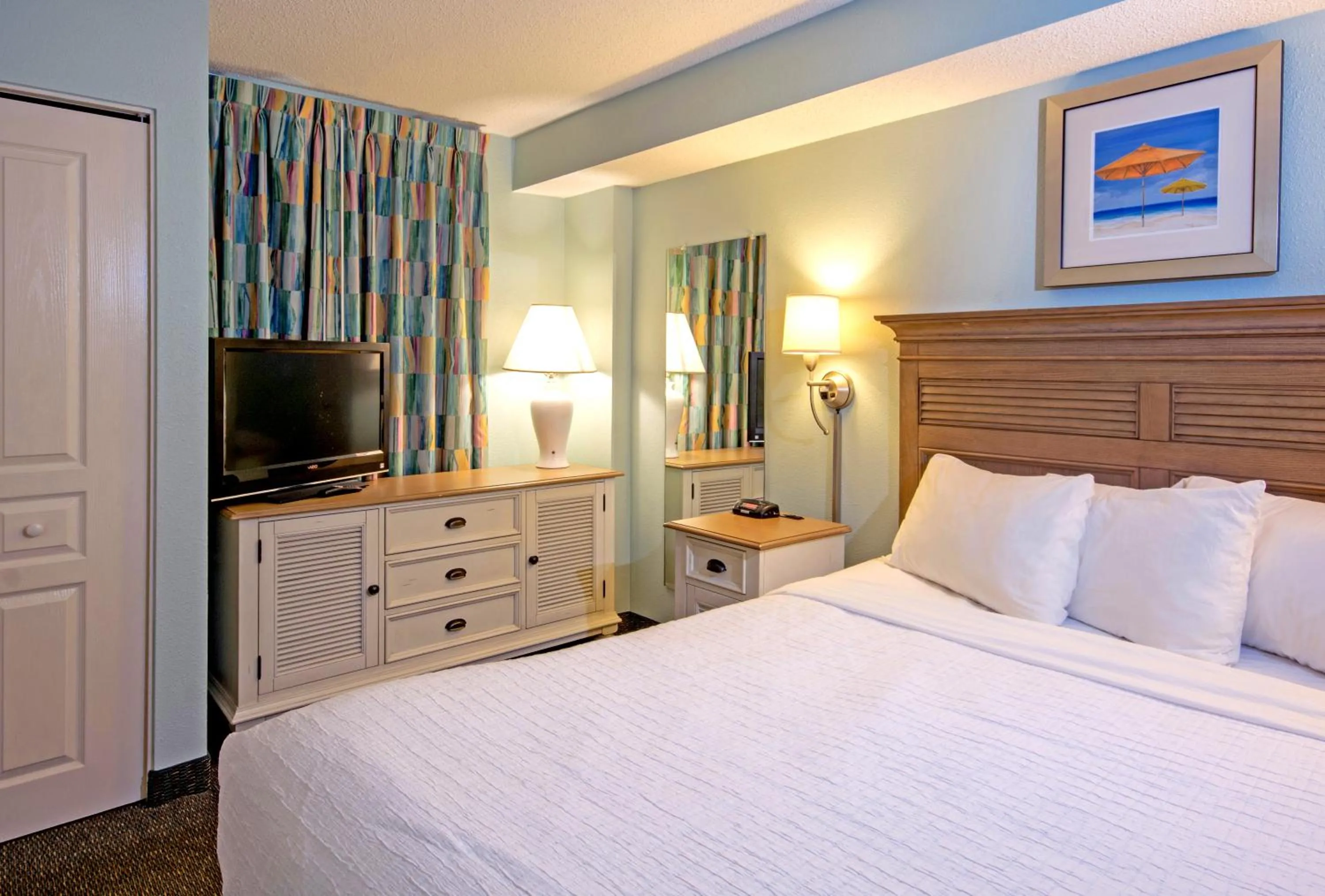 Photo of the whole room, Bed in Compass Cove