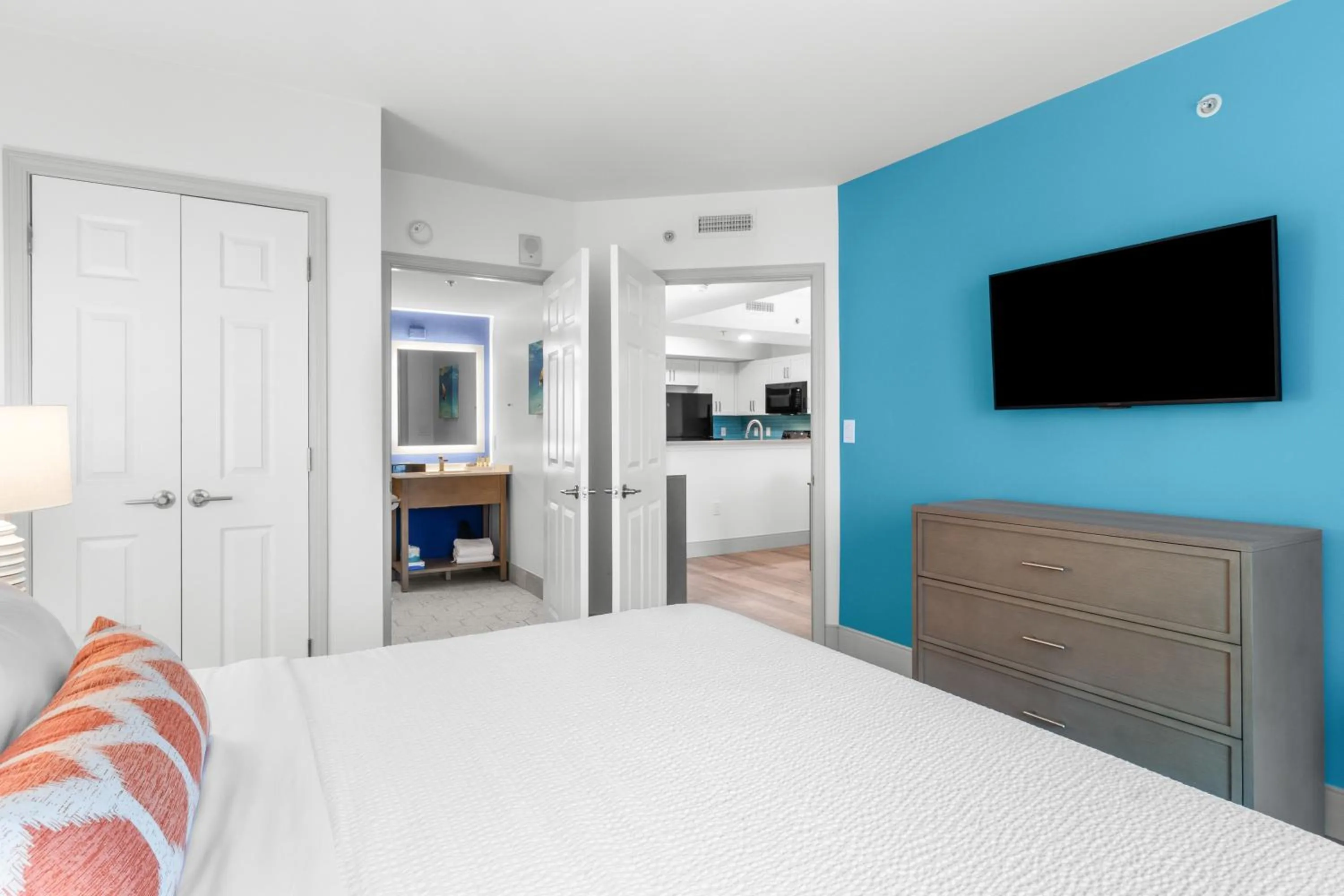 TV and multimedia, Bed in Caribbean Resort Myrtle Beach