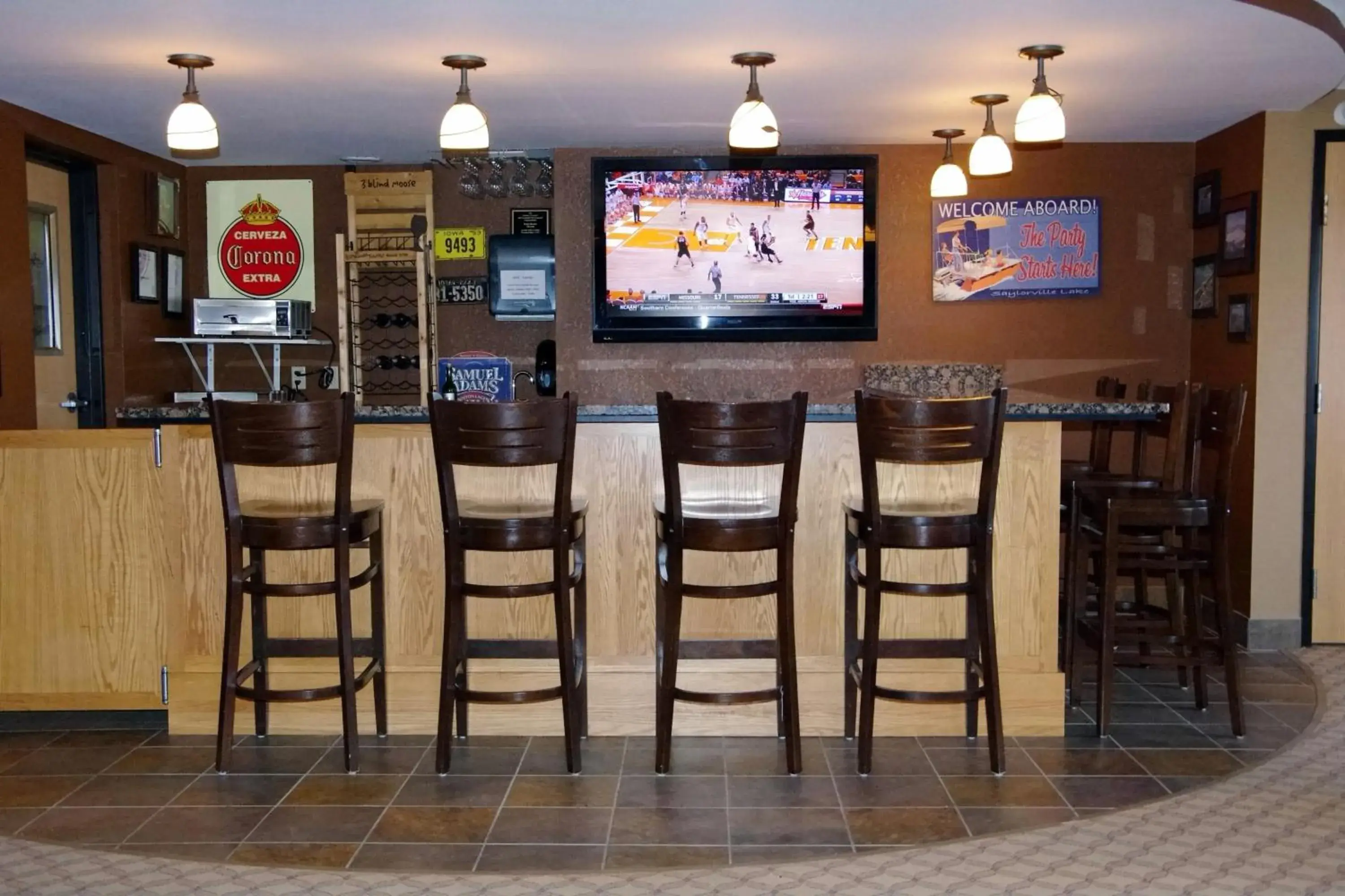 Lounge or bar in Red Lion Inn & Suites Grimes Lounge or bar in Red Lion Inn & Suites Grimes