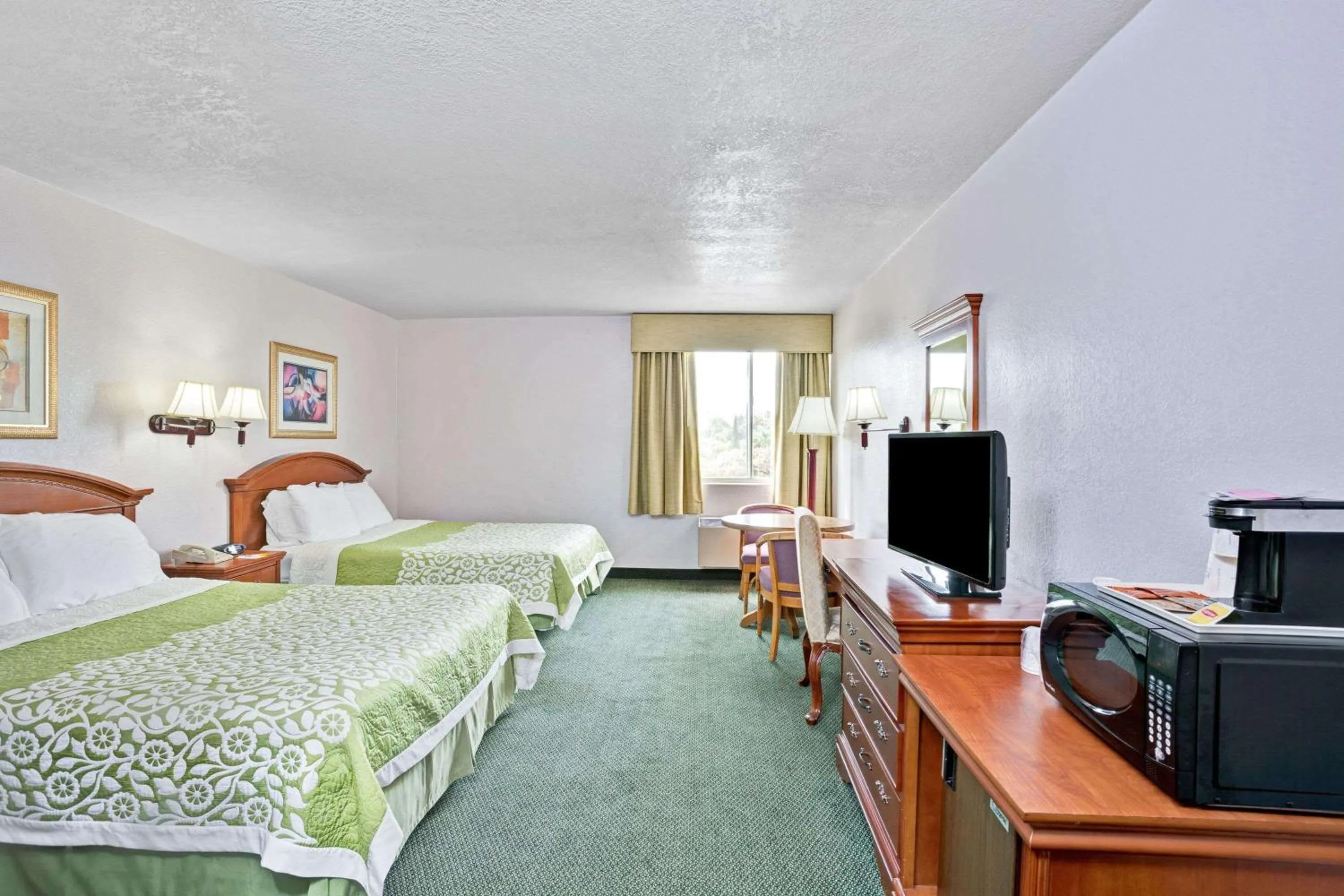Photo of the whole room, Bed in Days Inn & Suites by Wyndham Fullerton