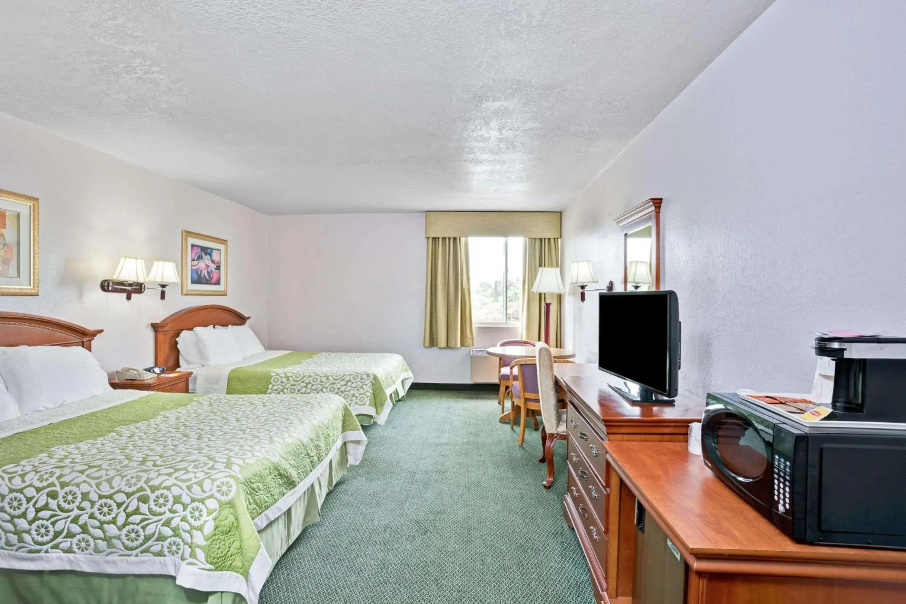 Photo of the whole room, Bed in Days Inn & Suites by Wyndham Fullerton Photo of the whole room, Bed in Days Inn & Suites by Wyndham Fullerton