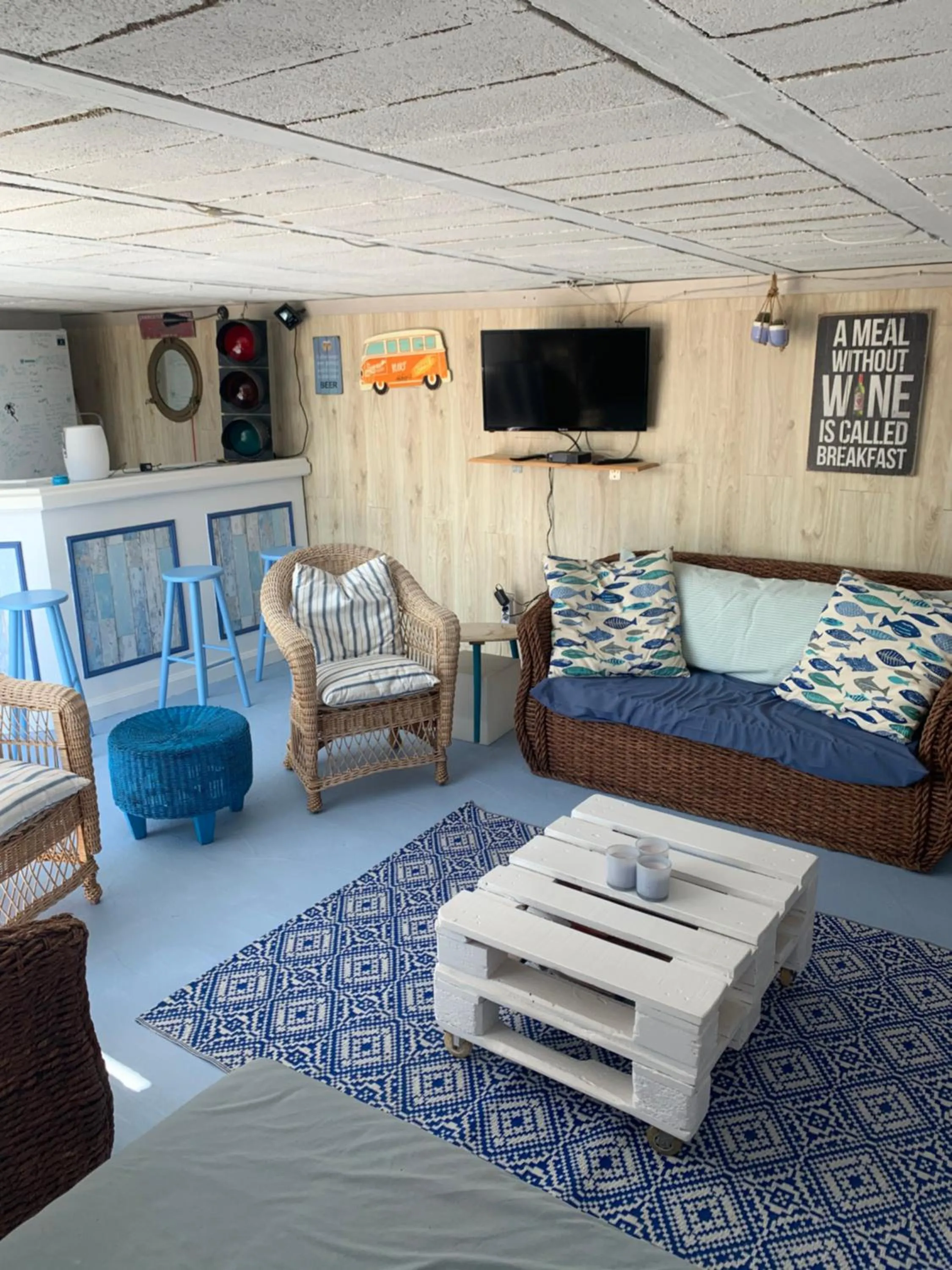 Communal lounge/ TV room, Bed in Casa Alestelou