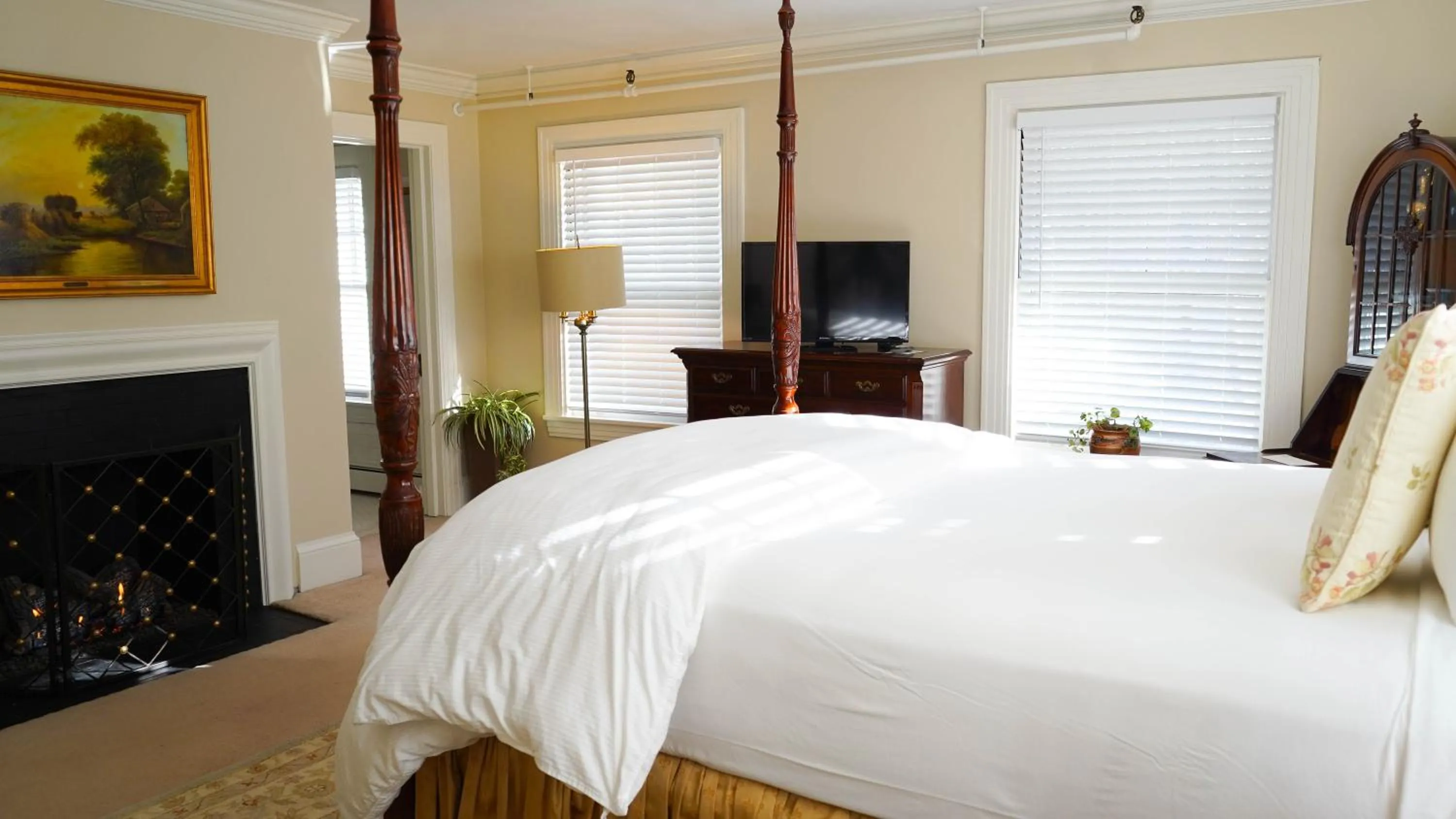 Bed in Copper Beech Inn