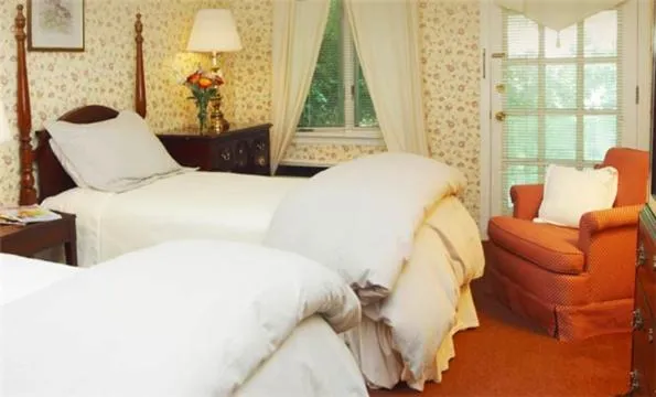 Bed in Copper Beech Inn