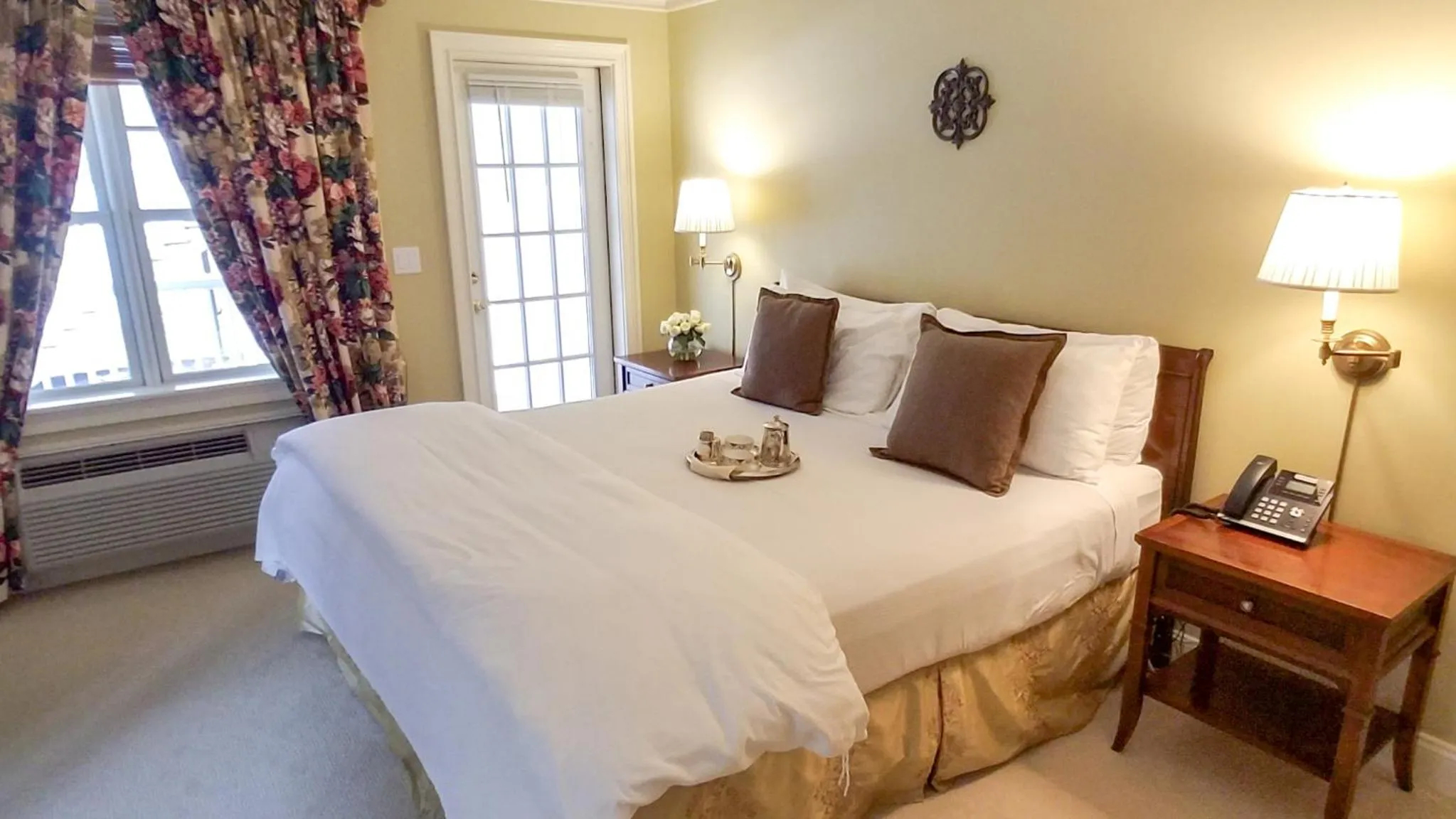 Bed in Copper Beech Inn