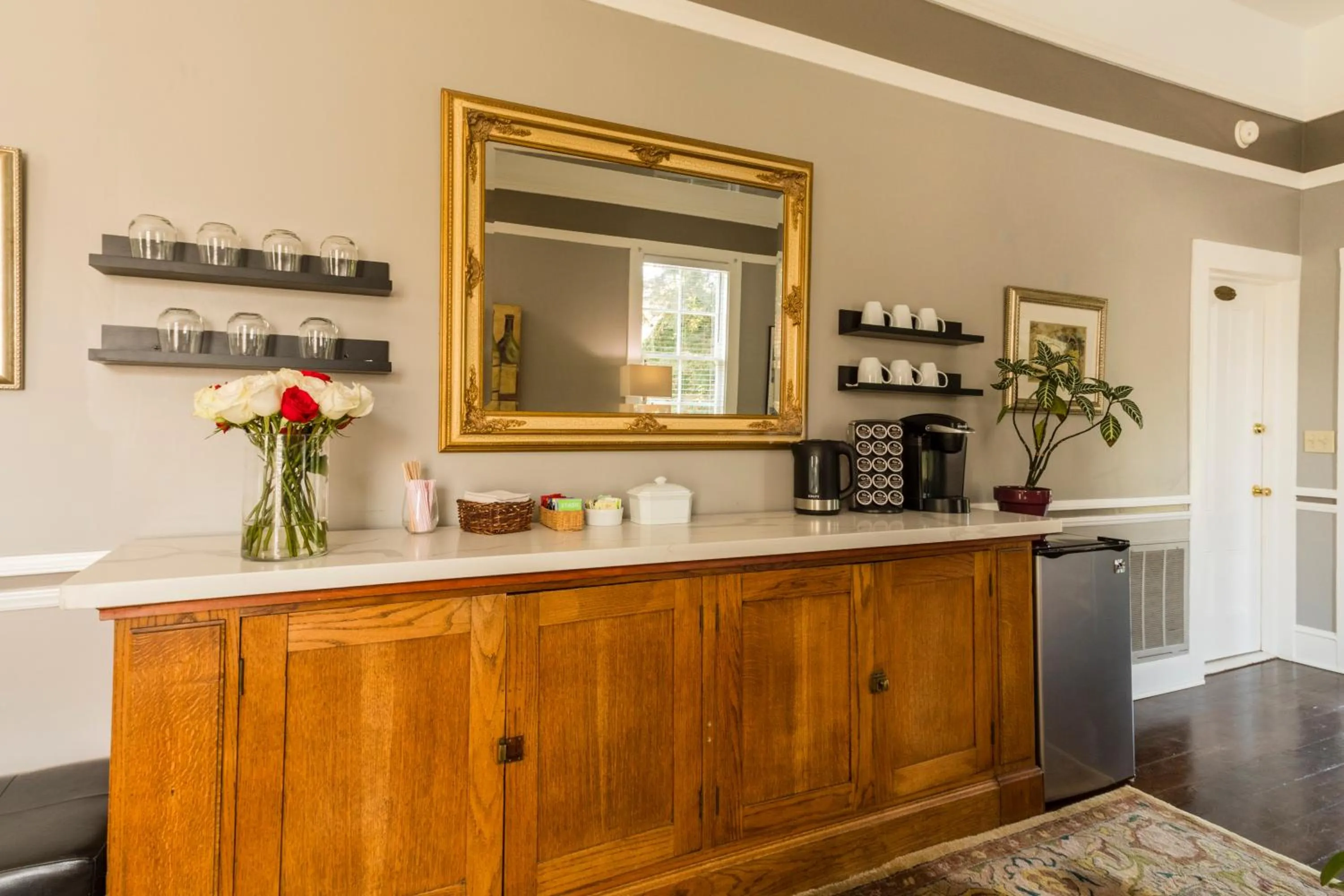 Coffee/tea facilities in Inn St Helena