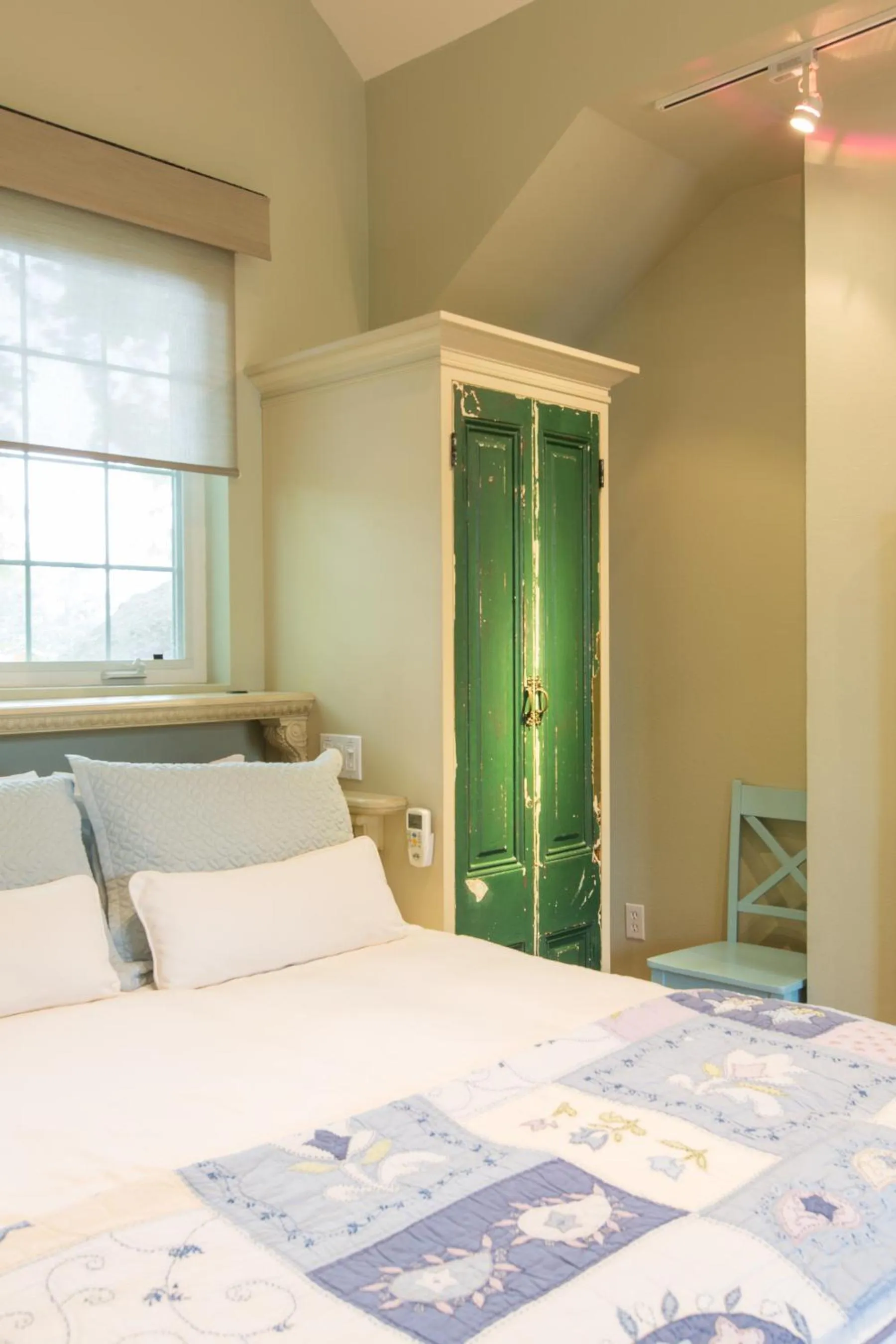 Bed in Inn St Helena