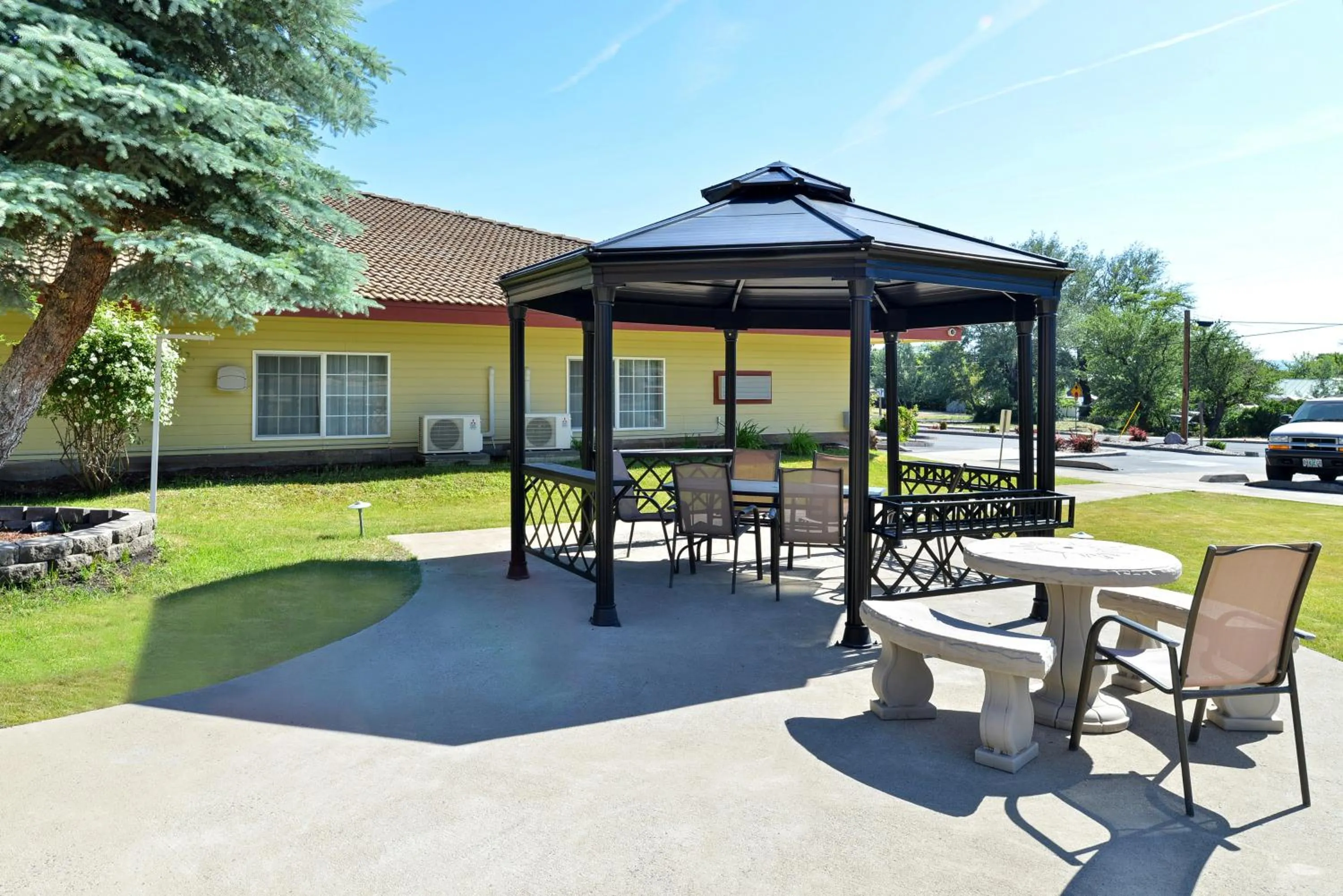 Patio in Fremont Inn