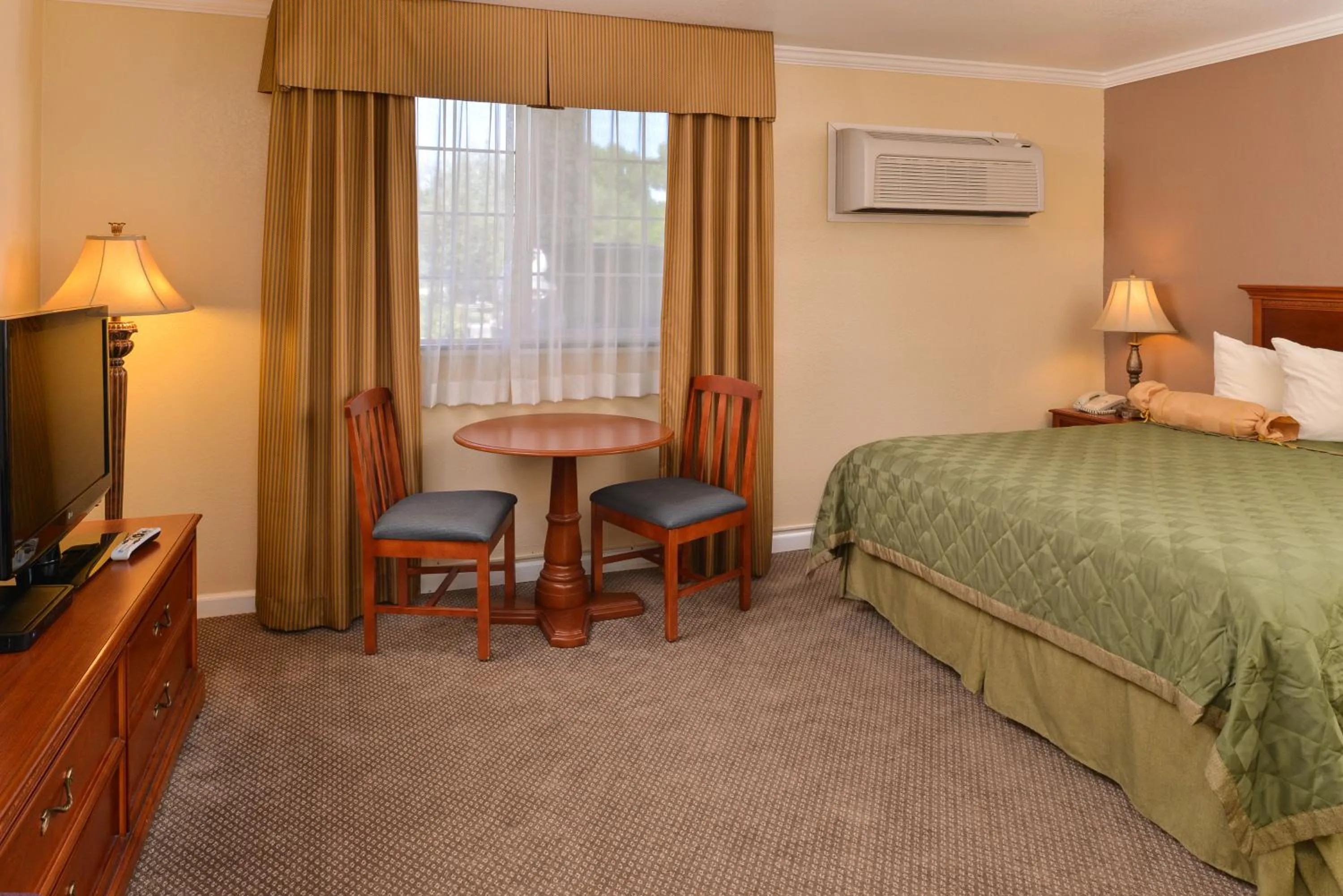 Day, Bed in Fremont Inn