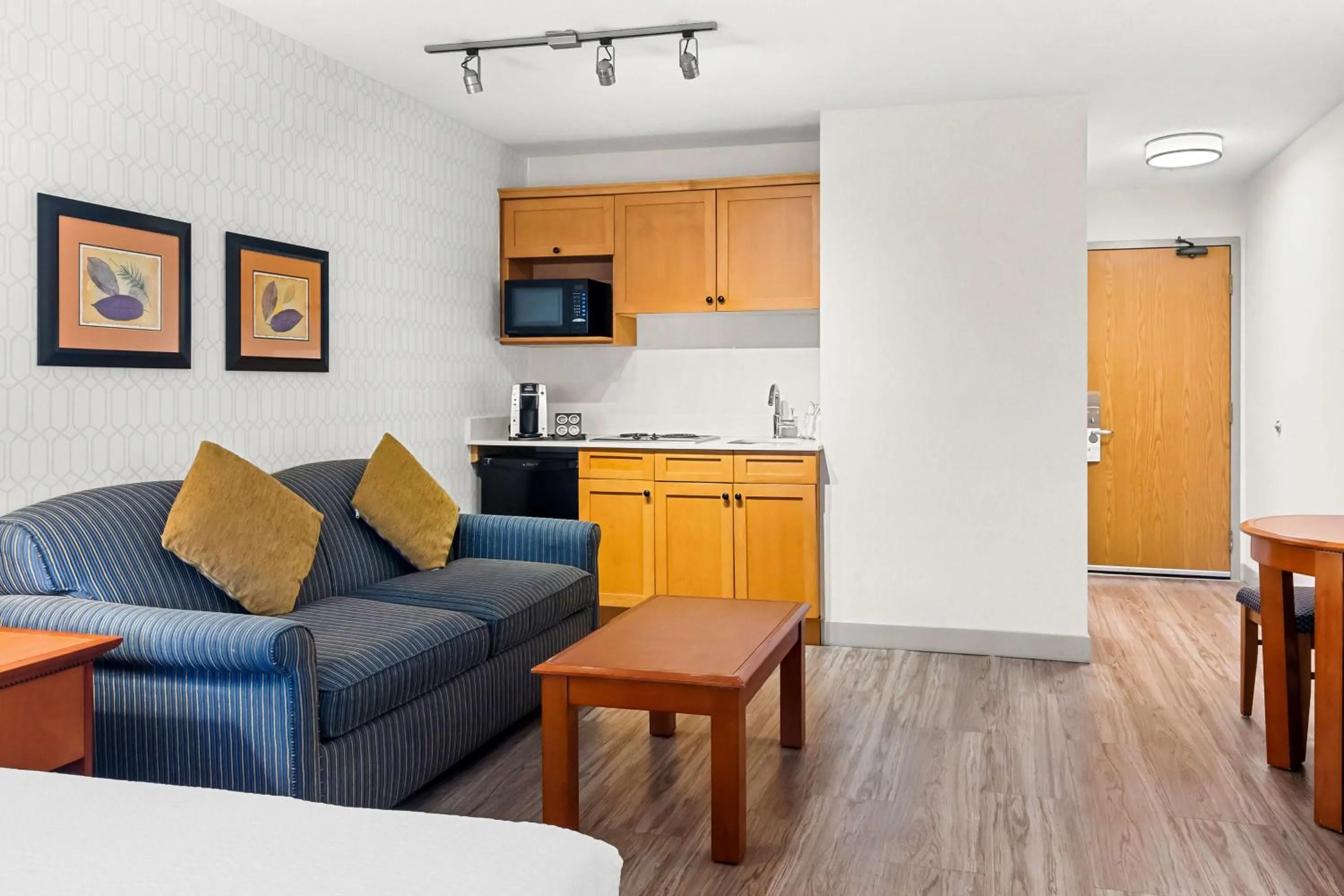 Bedroom in Best Western PLUS Langley Inn