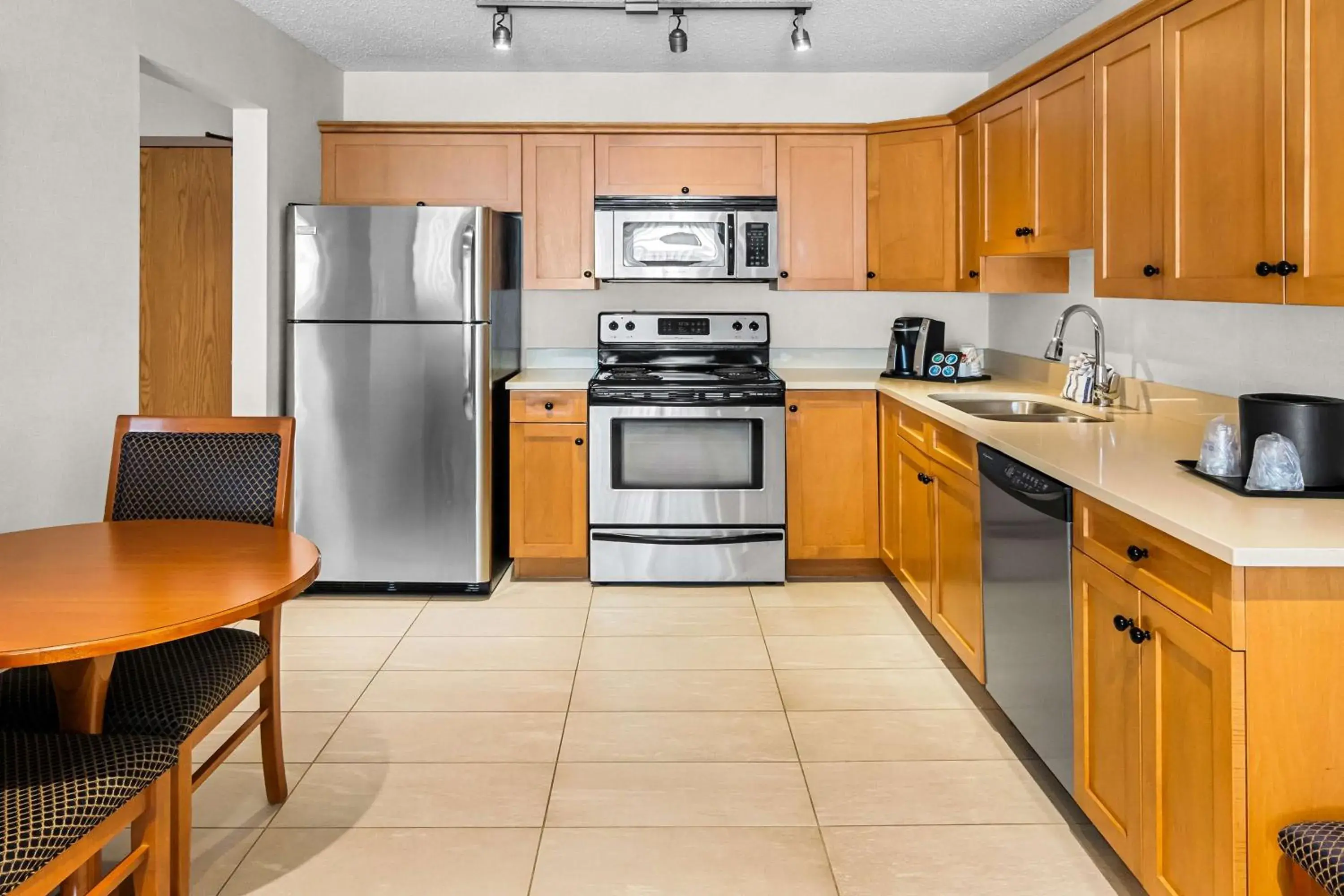 Photo of the whole room in Best Western PLUS Langley Inn Photo of the whole room in Best Western PLUS Langley Inn