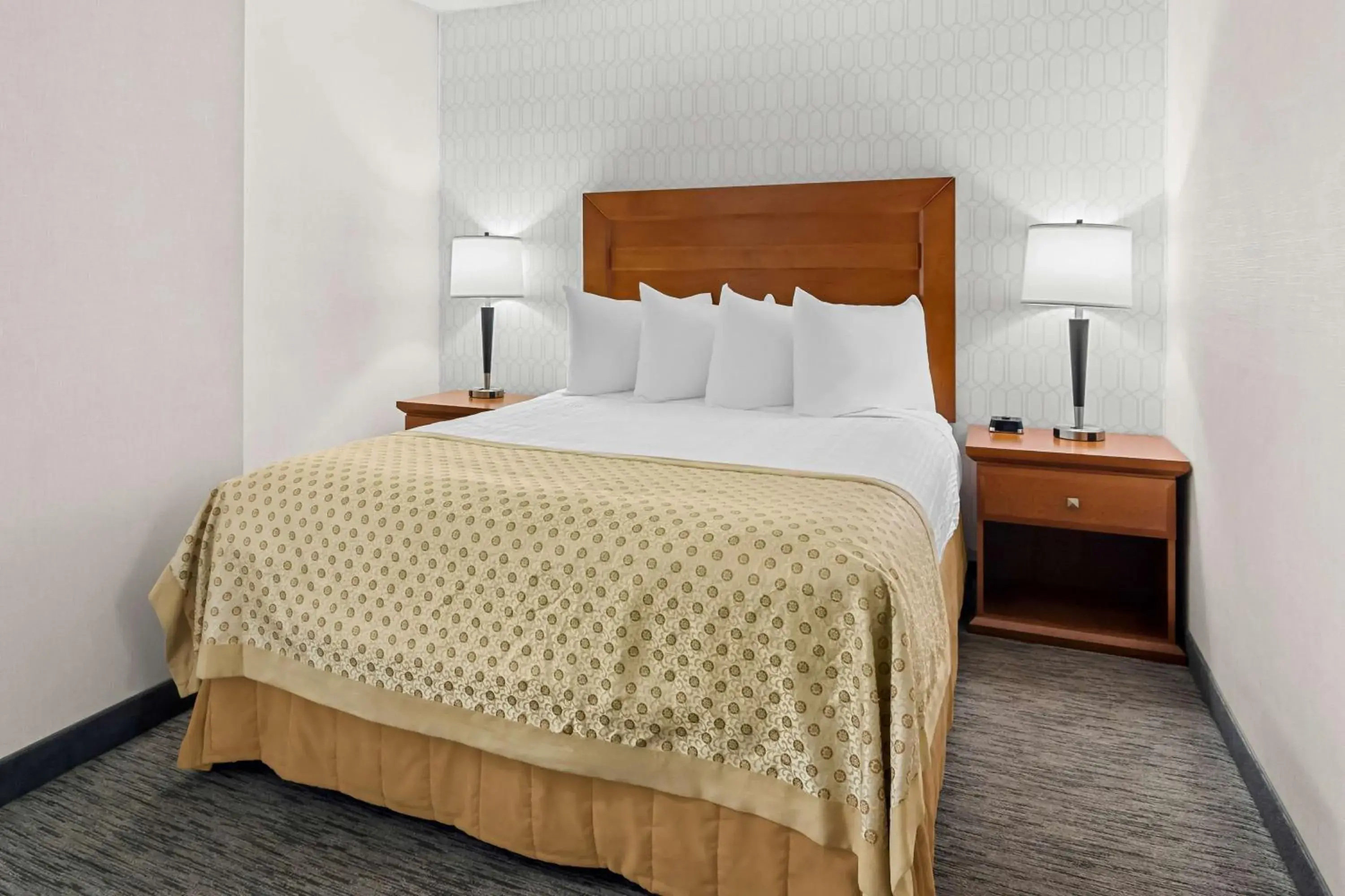 Bedroom, Bed in Best Western PLUS Langley Inn Bedroom, Bed in Best Western PLUS Langley Inn