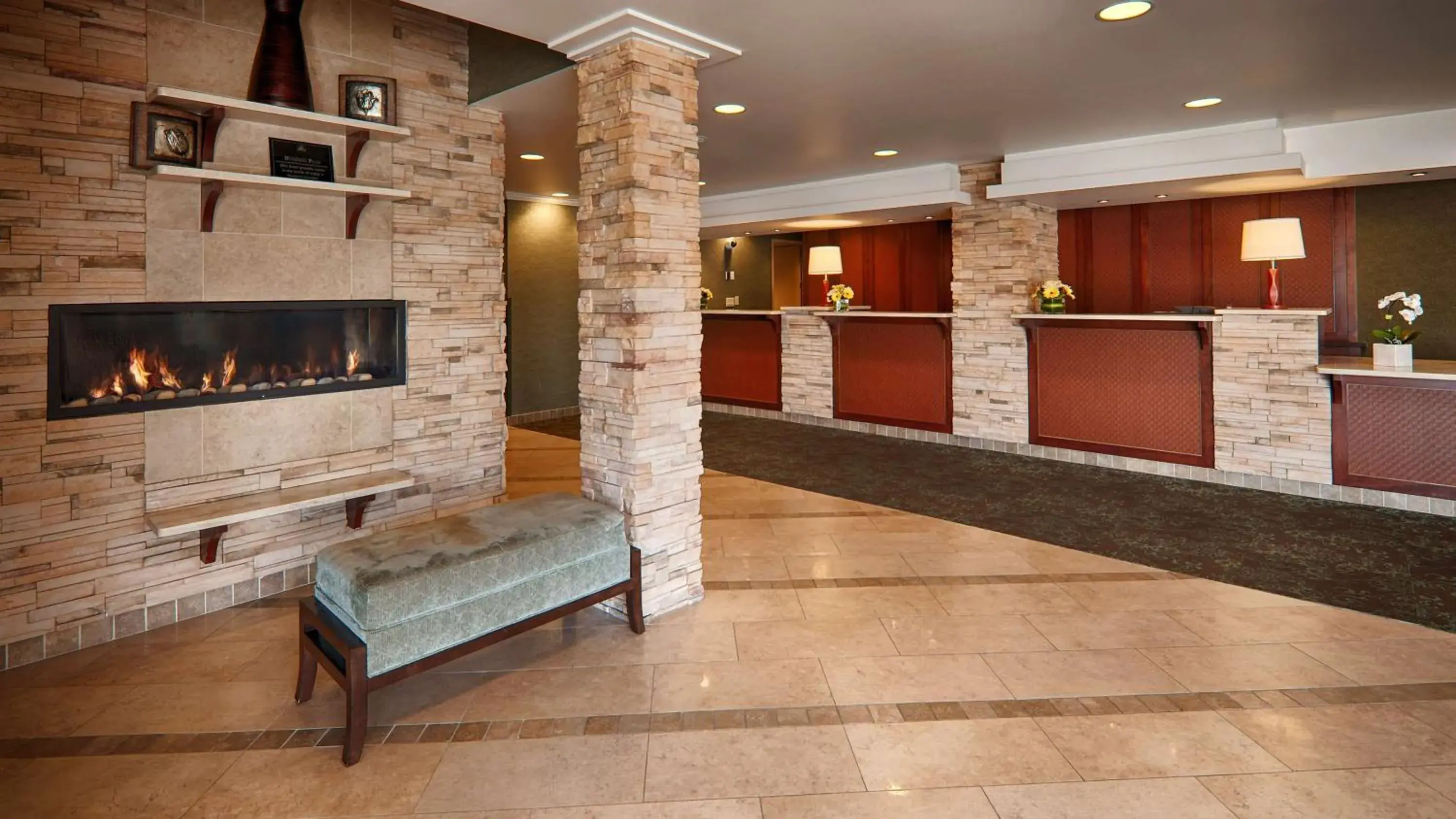 Lobby or reception in Best Western PLUS Langley Inn Lobby or reception in Best Western PLUS Langley Inn